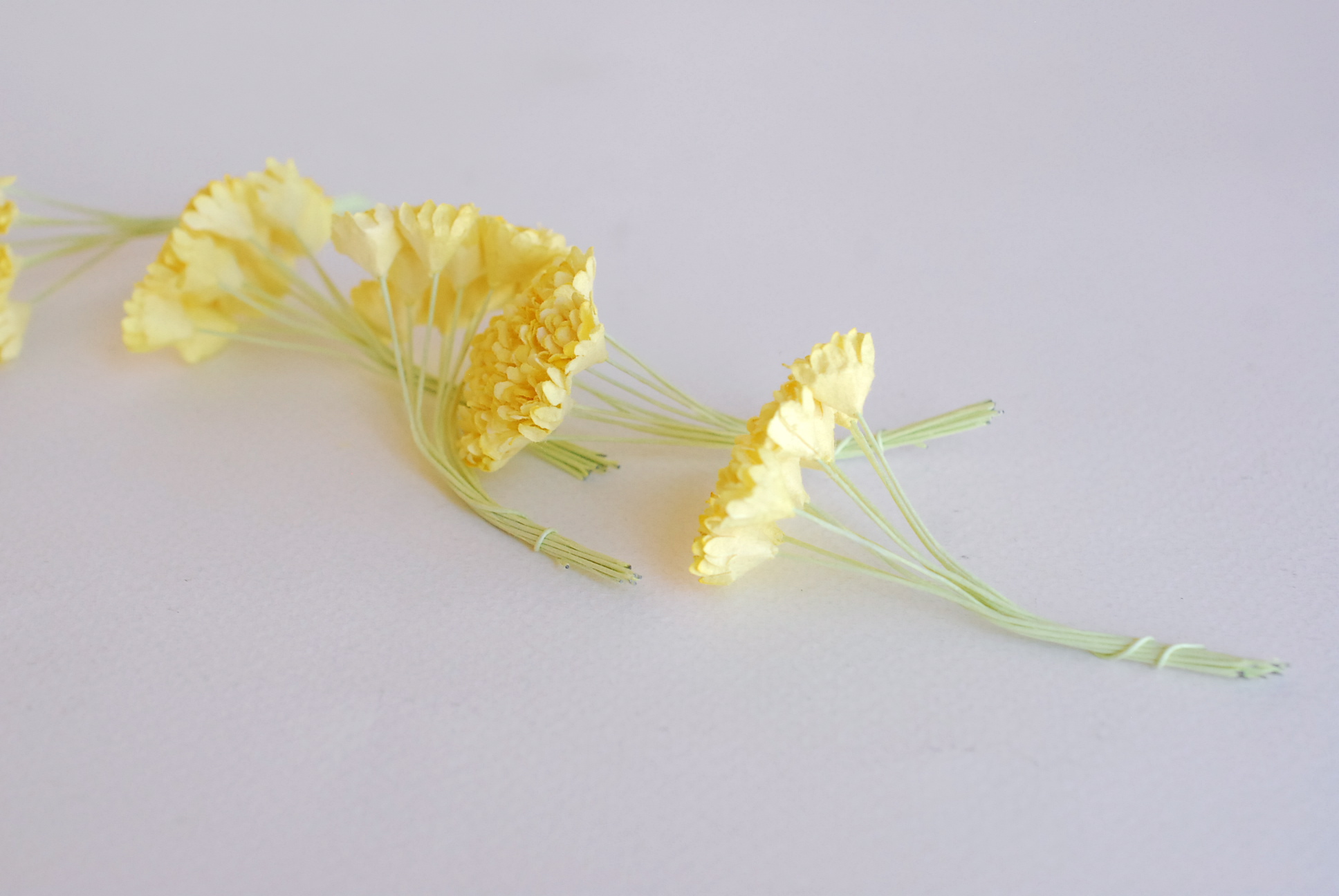 ดอกไม้ประดิษฐ์, ดอกไม้กระดาษสา, ดอก gypsophila, ดอกยิปโซ งานประดิษฐ์ตกแต่งของชำร่วย, ดอกไม้ทำพานพุ่ม, พานรับไหว้, ขนาด 1 cm. สีเหลือง