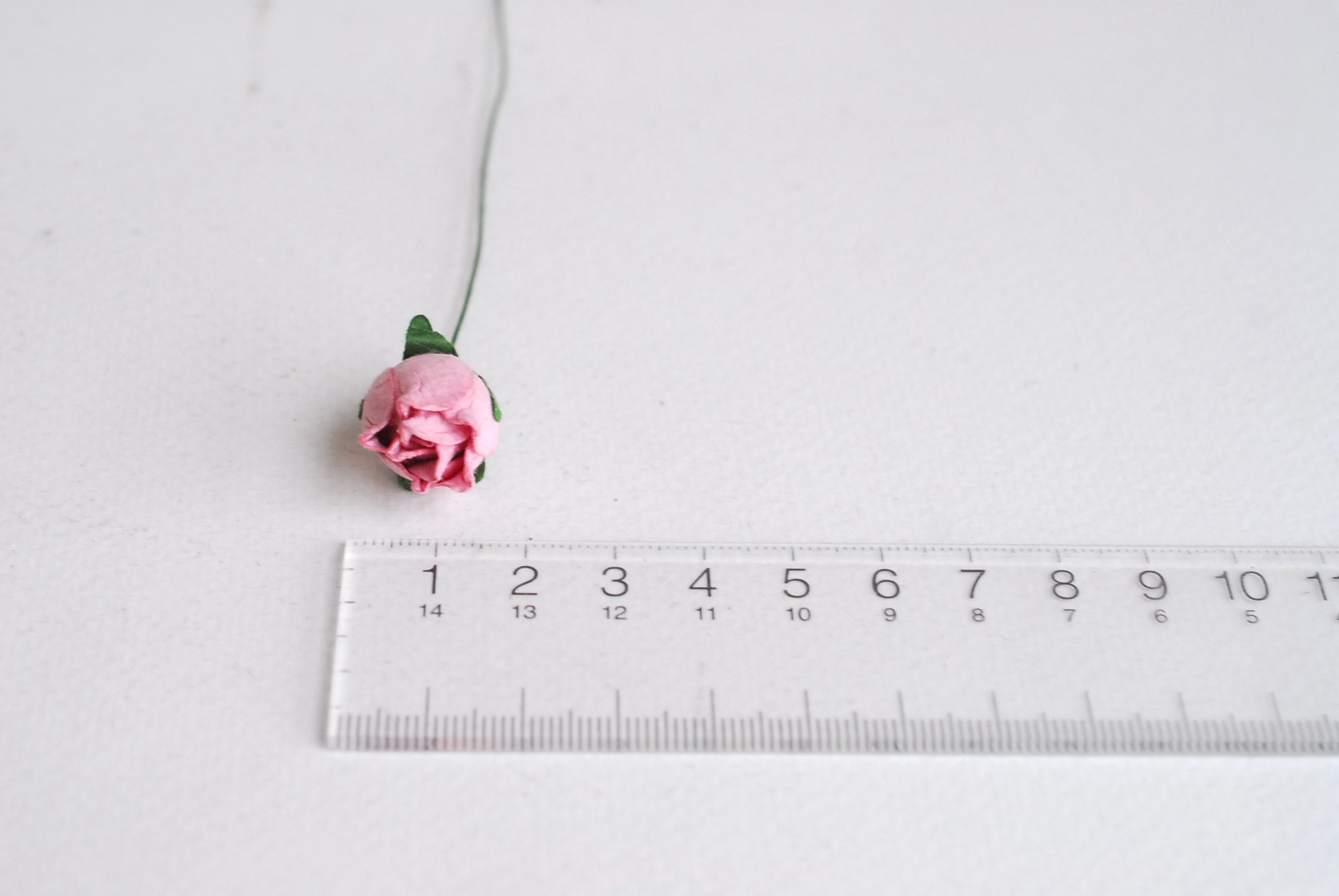 ดอกไม้กระดาษสา ดอกไม้กระดาษสา จตุจักร งานประดิษฐ์ ดอกไม้ทำข้อมือเพื่อนเจ้าสาว แต่งงาน, ดอกกุหลาบตูม 50 ดอก สีชมพูตุ่น color ขนาด 1.5 cm. paper flowers, budding roses flower 1.5 cm. 50 pieces. pink rouge color.