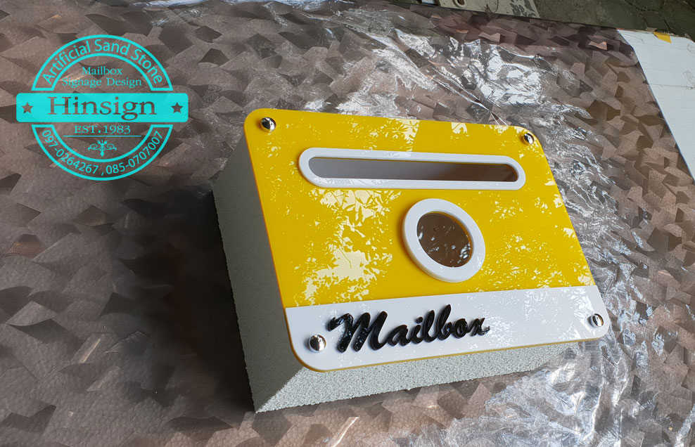 ตู้รับจดหมายอะคริลิคสีเหลือง แถบช่องมองสีขาว mailboxสีดำ