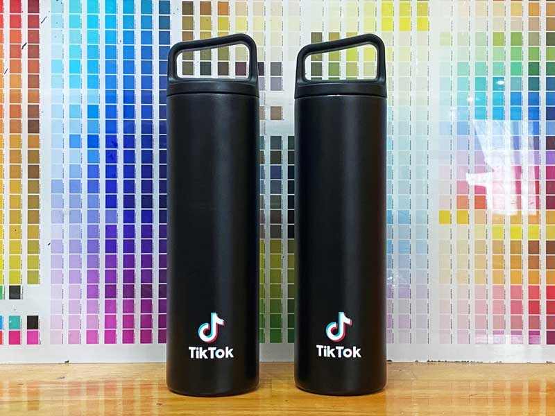 พิมพ์ UV โลโก้บริษัท สกรีน UV โลโก้บริษัท 4 สี