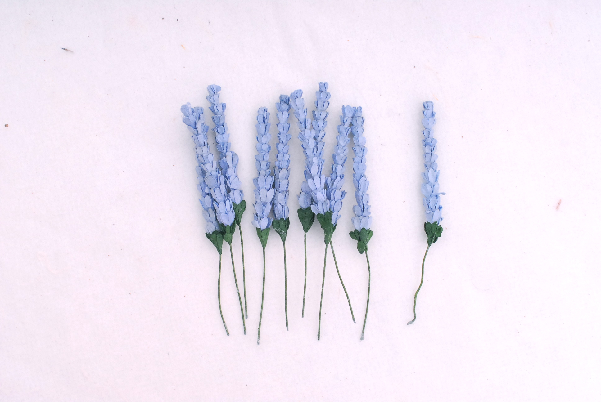 ดอกไม้ประดิษฐ์, ดอกไม้กระดาษสา, ดอก lavender, ดอกลาเวนเดอร์ กระดาษสา งานประดิษฐ์ตกแต่งของชำร่วย, ดอกไม้ทำพานพุ่ม, พานรับไหว้, ขนาด 1 cm. สีน้ำเงินตุ่น