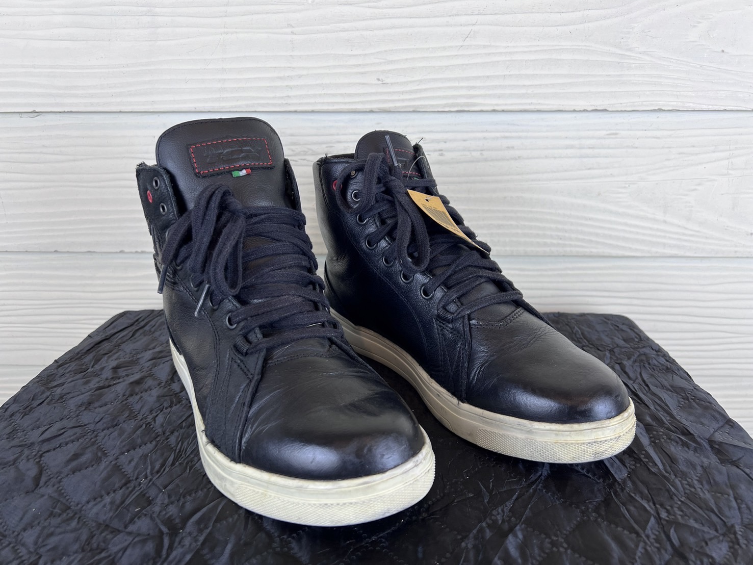 รองเท้าขี่มอเตอร์ไซด์( มือสอง) CMBA-014 Size ขนาดจากป้าย 40 EUR /6 UK / 25.5 Cm. TCX