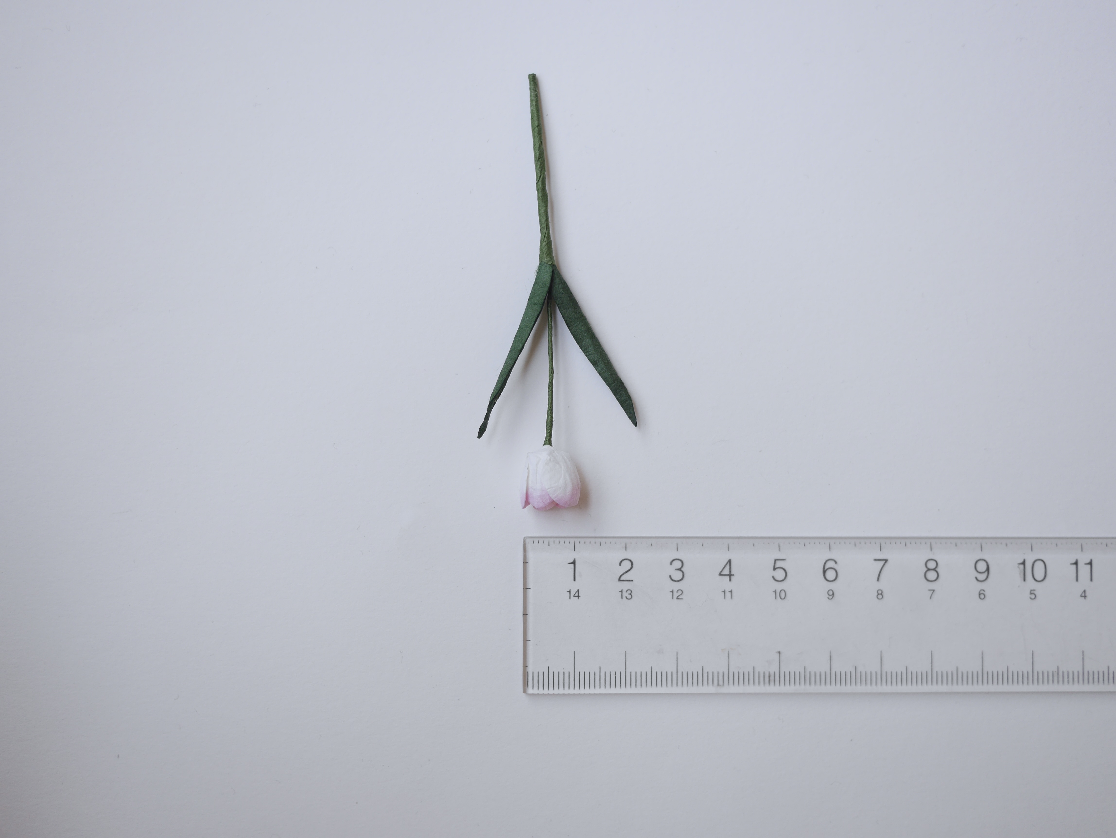 ดอกไม้ประดิษฐ์, ดอกไม้กระดาษสา, ดอกtulips, ดอกทิวลิปส์, ก้านสีเขียว งานประดิษฐ์ตกแต่งของชำร่วย,ทำการ์ดรับเชิญ,ช่อดอกไม้ขนาดเล็ก, ขนาด 1.5 cm. สีชมพูอ่อนปัดขาว