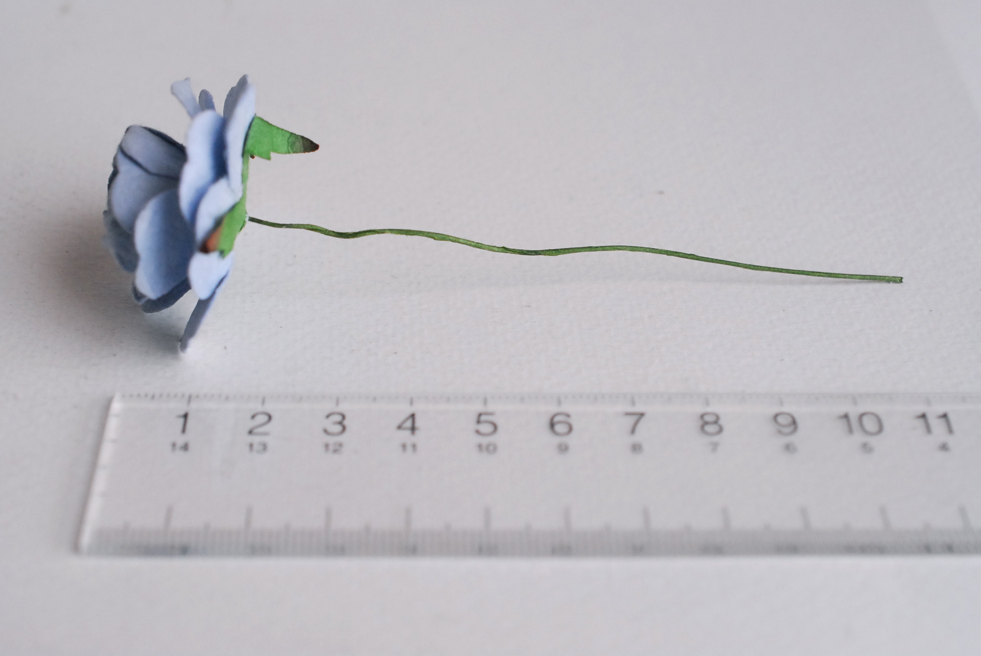 ดอกไม้กระดาษสา ราคาส่ง, ดอกกุหลาบกระดาษสา ดอกไม้ประดิษฐ์ สำหรับตกแต่ง หรืองานแต่งงาน สีฟ้าตุ่นขนาด 3.5 cm. จำนวน 25 ดอก Paper flowers, handmade flowers, small roses paper size 3.5 cm. 25 pieces, pale blue color.