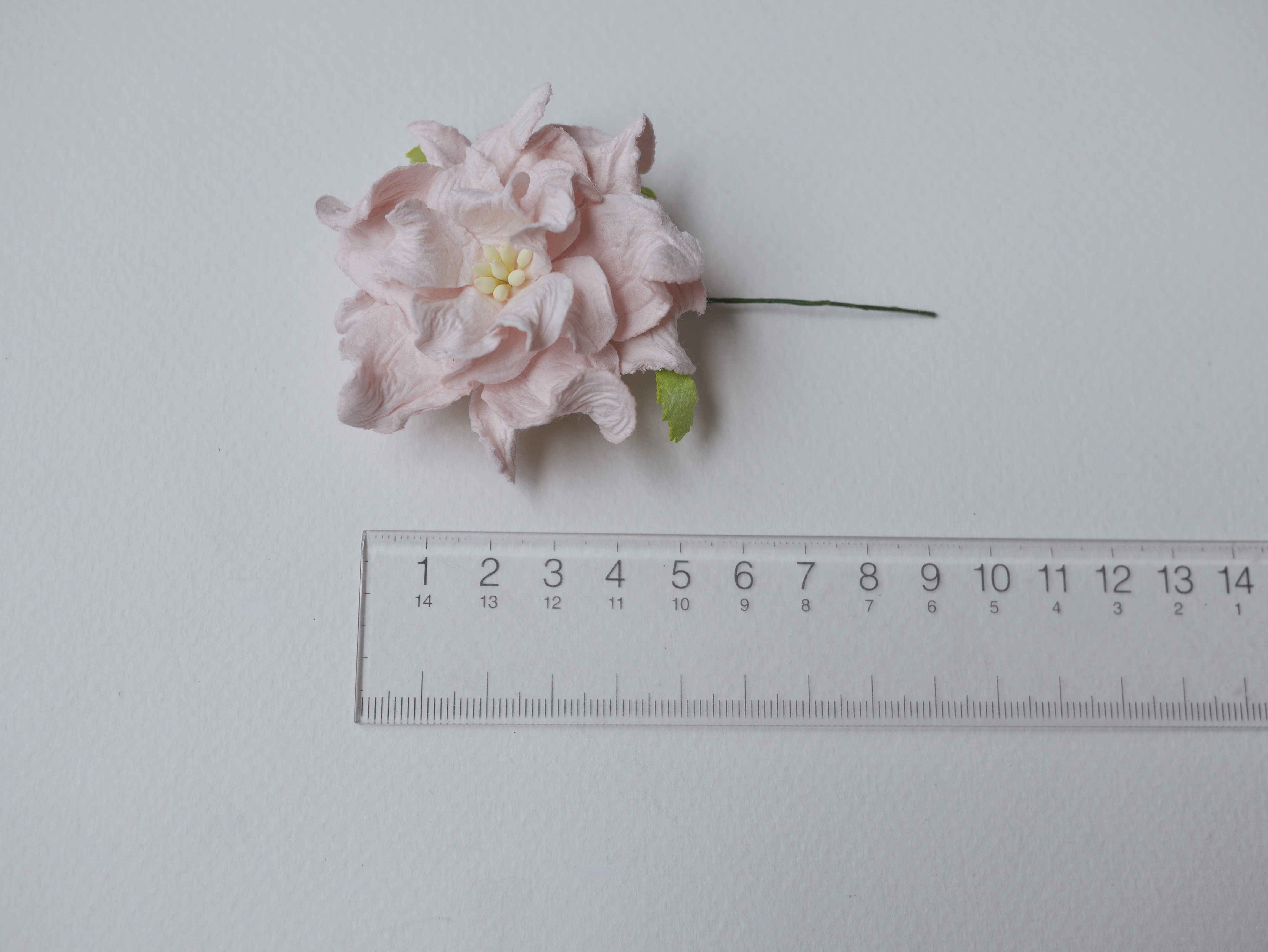 ดอกไม้กระดาษสา ราคาส่ง, ดอกการเดนเนียกระดาษสา ดอกไม้ประดิษฐ์ ตกแต่งงานแต่งงาน ประดิษฐ์ข้อมือเพื่อนเจ้าสาว ขนาด 5.5 cm., สำหรับของชำร่วย, งานแต่งงาน, ดอกไม้ทำข้อมือเจ้าสาว สีชมพูอ่อน จำนวน 25 ดอก Paper flower, 25 Pieces mulberry gardenia flowers supplies s