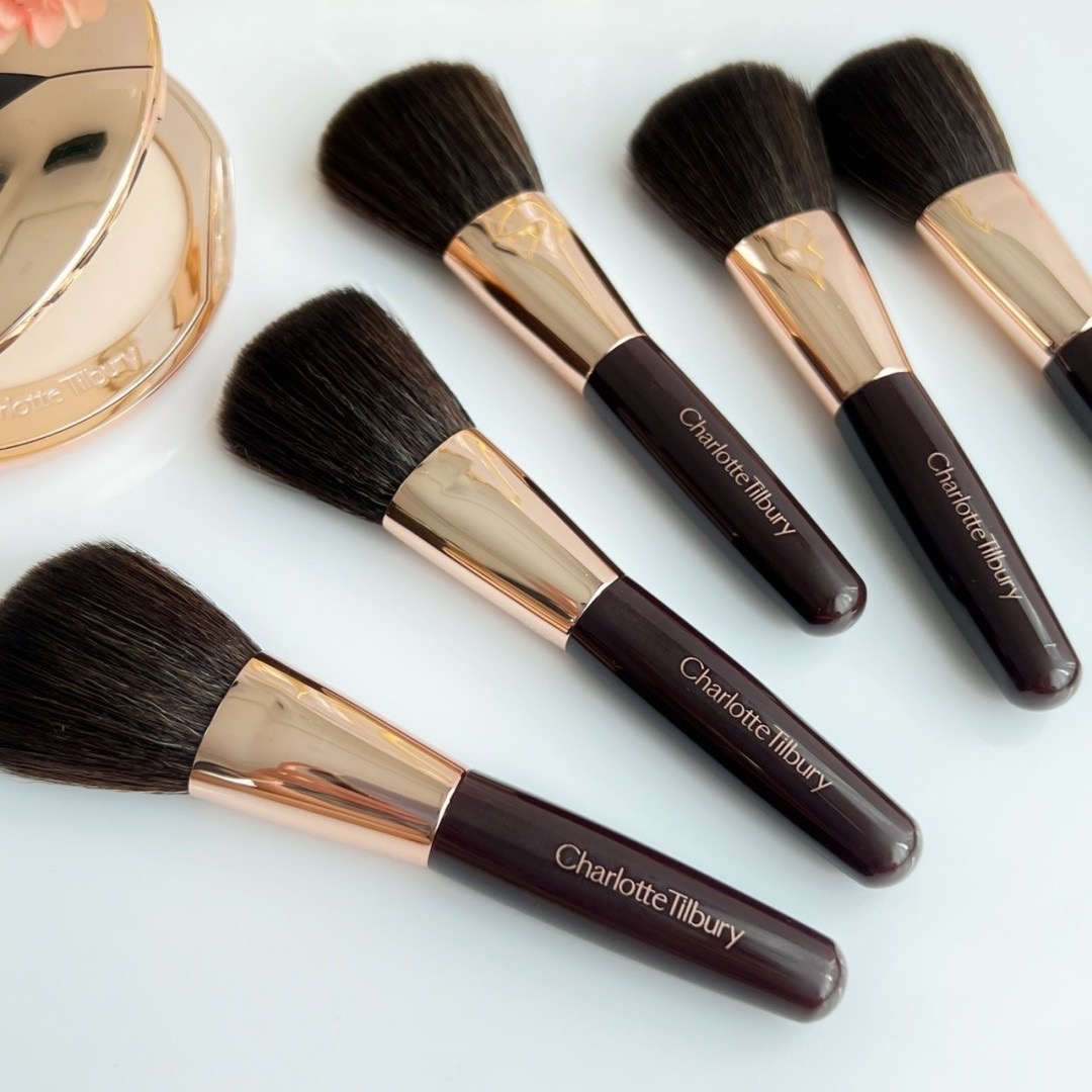 แปรงแต่งหน้า Charlotte Tilbury Magical Mini Powder Brush