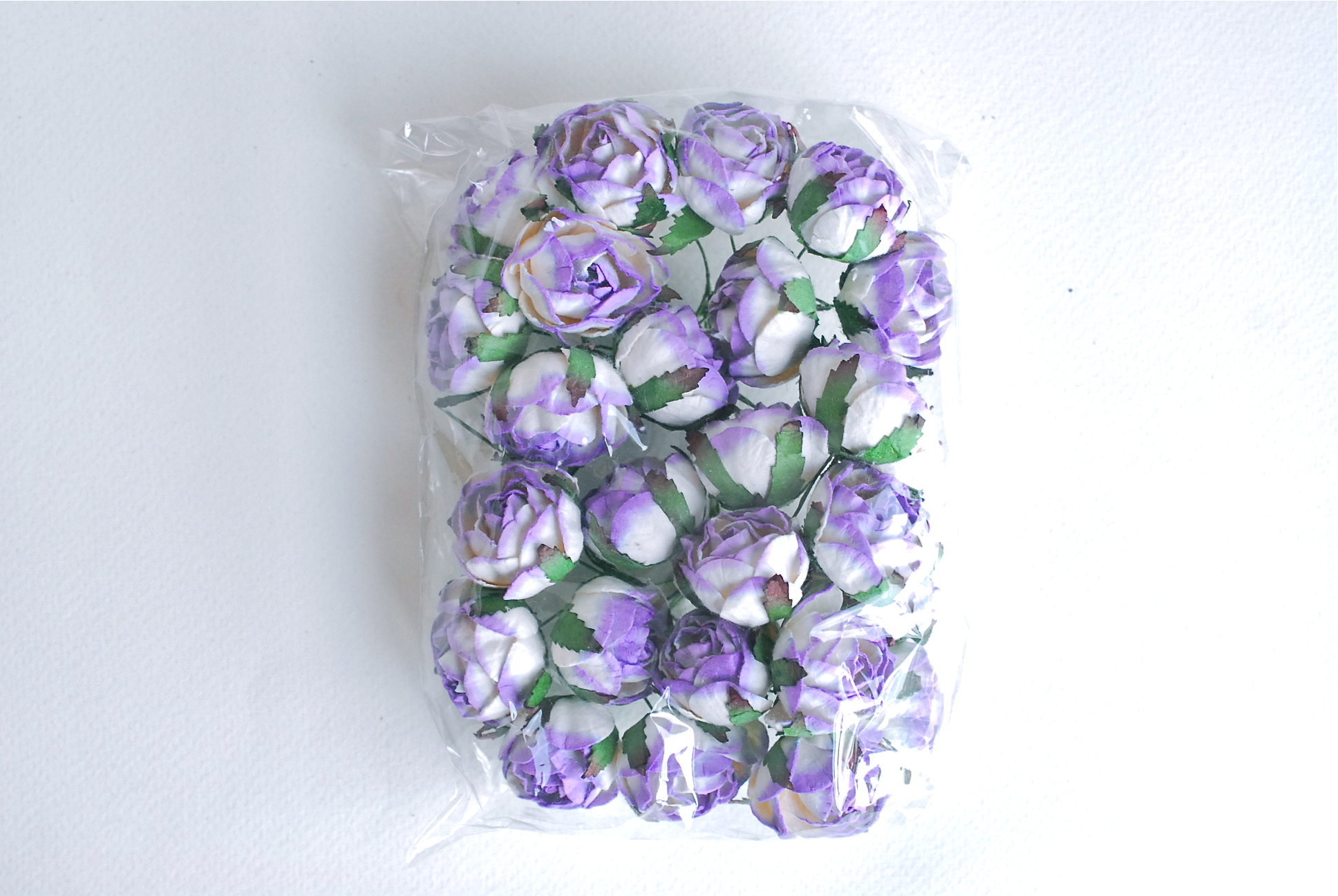 Paper flower, English peony Ranunculus roses 25 pcs., size 3.5 cm., soft purple color. ดอกไม้กระดาษสา ดอกกุหลาบขนาด 3.5 cm. จำนวน 25 ดอก, สี