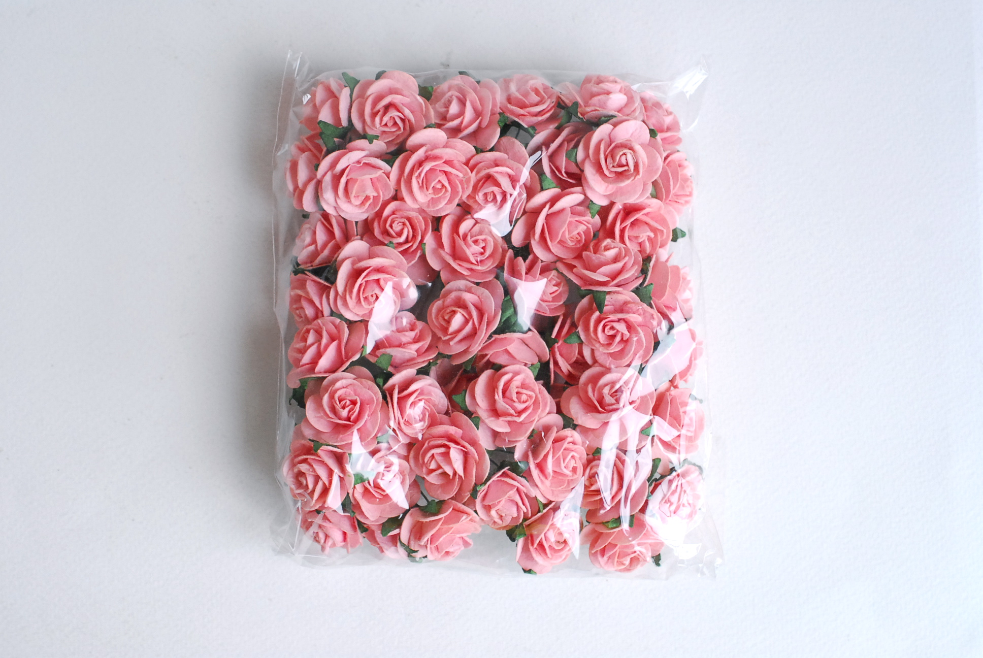 ดอกไม้กระดาษ ดอกไม้กระดาษสา ราคาส่ง,ดอกไม้กุหลาบกระดาษ ดอกกุหลาบกระดาษสา ดอกไม้ประดิษฐ์ สำหรับตกแต่ง หรืองานแต่งงาน สีpeachเข้ม(สีชมพูพีช)ขนาด 2.5 cm. จำนวน 50 ดอก