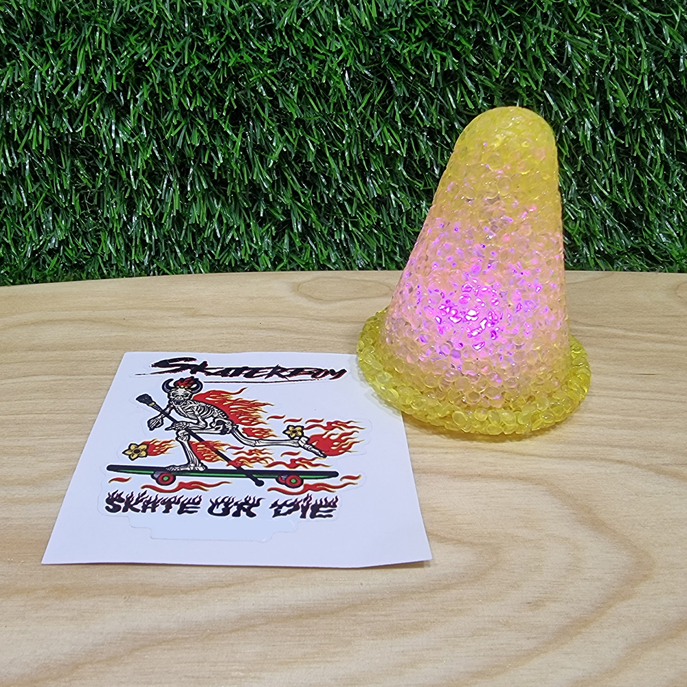 [0101] กรวยฝึก เซิฟสเก็ต แบบมีไฟ ไล่สี ใช้เล่นกลางคืน