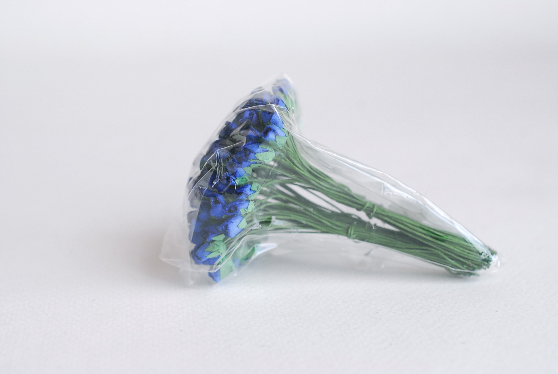 ดอกไม้กระดาษสา ดอกไม้กระดาษสา งานประดิษฐ์ ดอกไม้ทำข้อมือเพื่อนเจ้าสาว แต่งงาน, ดอกกุหลาบตูม 100 ดอก สีน้ำเงินน้ำทะเล color ขนาด 0.5x0.8 cm. paper flowers, budding roses flower 0.5x0.8 cm. 100 pieces. blue oceancolor.