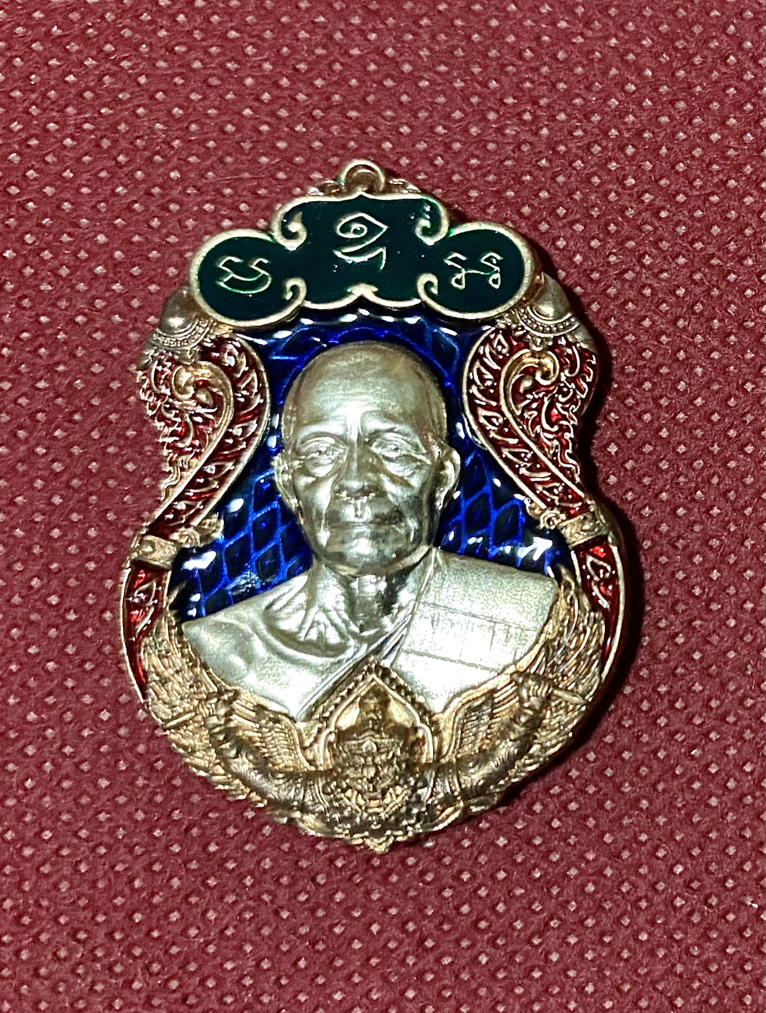 เหรียญเสมาราชันย์พันล้าน หลวงพ่อทอง วัดบ้านไร่ จ.นครราชสีมา เนื้อนวะหน้ากากเงิน ลงยาเขียว แดง น้ำเงิน หมายเลขมงคลตอง ๔๔๔ (หายาก) สร้าง 500 เหรียญ ปี2564
