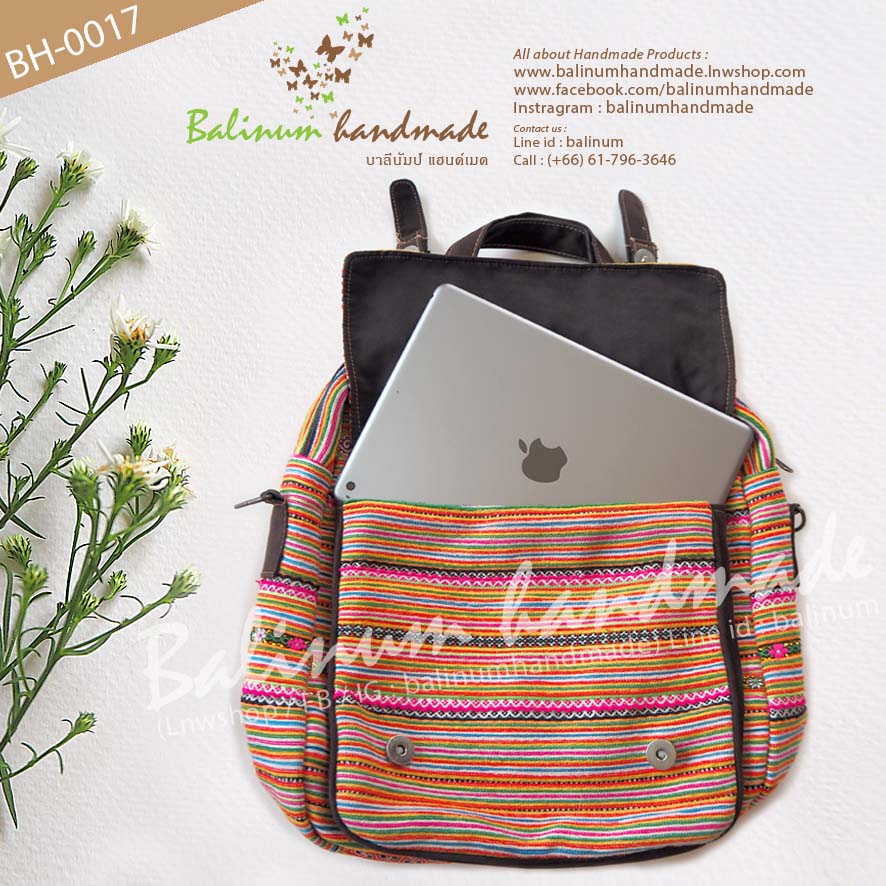 กระเป๋าถือและสะพายแฮนด์เมด ชาวเขาม้งลาว งานปักมือทั้งใบ ด้านในบุผ้าคล้ายกำมะหยี่สีน้ำตาล เนื้อนิ่มสบายมือ รวมถือสายสะพายด้วย สามารถถือหรือสะพายก็ได้ เลื่อนปรับสายสะพายได้ ด้านในมีพื้นที่จุมากๆ สามารถใส่ของได้หลายช่อง ใช้งานได้หลากหลาย และที่สำคัญเป็นกระเป แดง,ดำ (Red,Black)