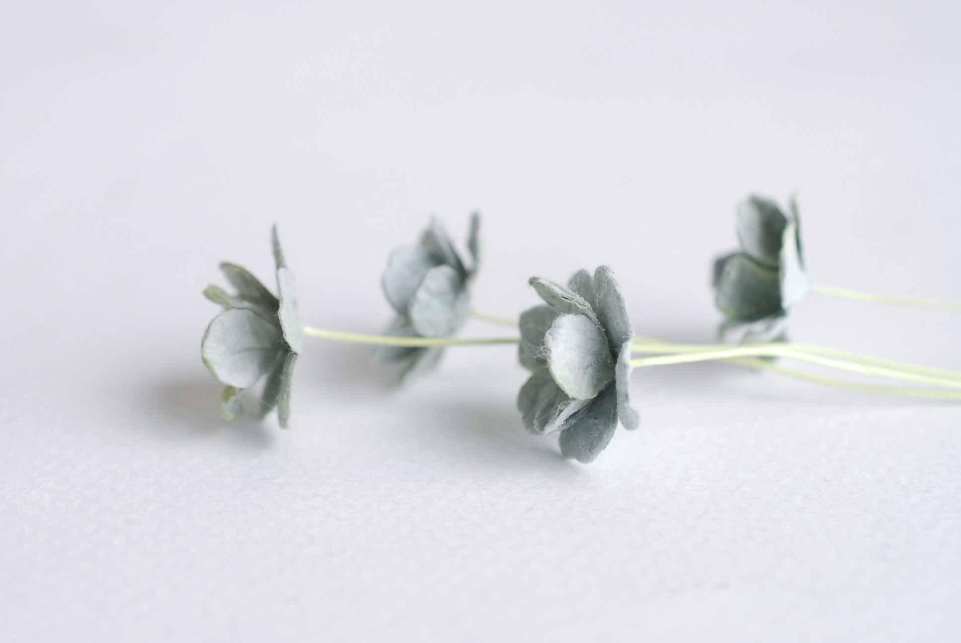 ดอกไม้กระดาษสา ราคาส่ง, ดอกไฮเดรนเยียกระดาษสา ดอกไม้ประดิษฐ์ ตกแต่งงานแต่งงาน ประดิษฐ์ข้อมือเพื่อนเจ้าสาว ขนาด 1.5 cm., สำหรับของชำร่วย, งานแต่งงาน, ดอกไม้ทำข้อมือเจ้าสาว สีเขียวตุ่น จำนวน 100 ดอก Paper flower,100 Pieces mulberry hydenyia, 1.5 cm. pale gr