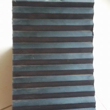 ยางกั้นล้อ (ชนิดสั้น)ขนาด 16.5x19x24 Cm.