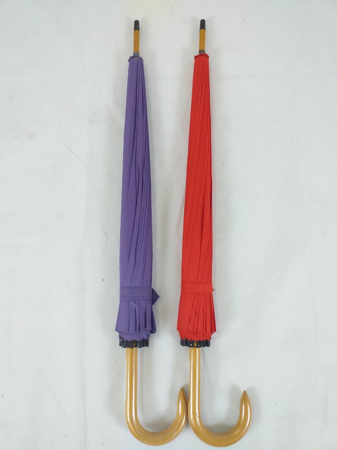 ร่มยาว 24 นิ้ว แกนไม้ ด้ามไม้ ซี่เหล็ก 24 ซี่ สีสวยสดใส มีให้เลือก 2 สี ชิ้น SKU-00336 2020-06-15 11:50:09 2023-10-24 14:33:47