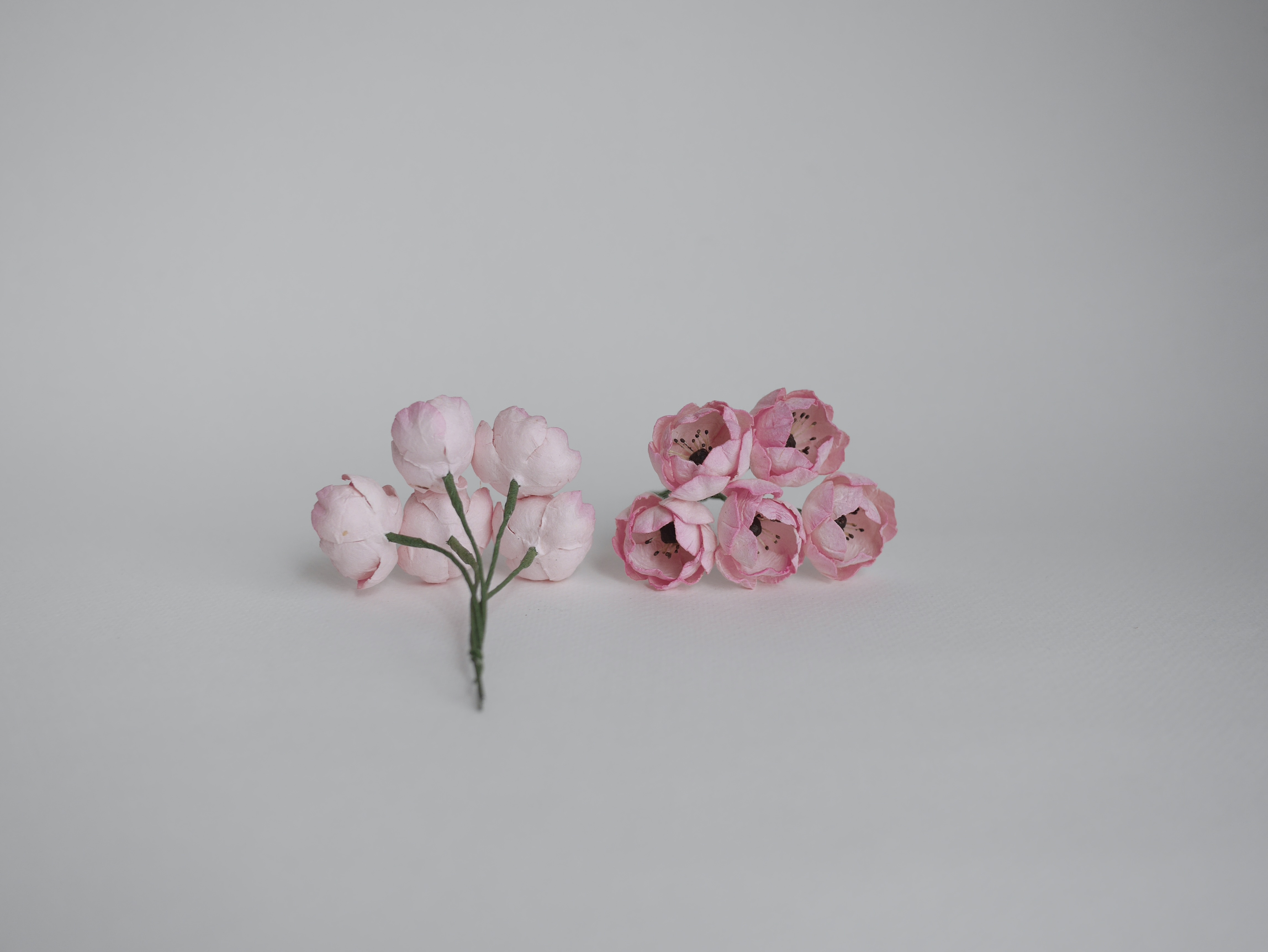 ดอกกุหลาบกระดาษสา peony ดอกไม้กระดาษสาราคาส่ง, ดอกไม้กระดาษ,ดอกไม้ประดิษฐ์ สำหรับตกแต่งของชำร่วย งานแต่งงาน ดอกกุหลาบกลม peony ขนาด 3.5 cm. จำนวน 25 ดอก, สีชมพูปัดสีขาว เกสรสีดำ Paper Flowers, Peony flowers supplies size 3.5cm./ 25 pieces, handmade flower