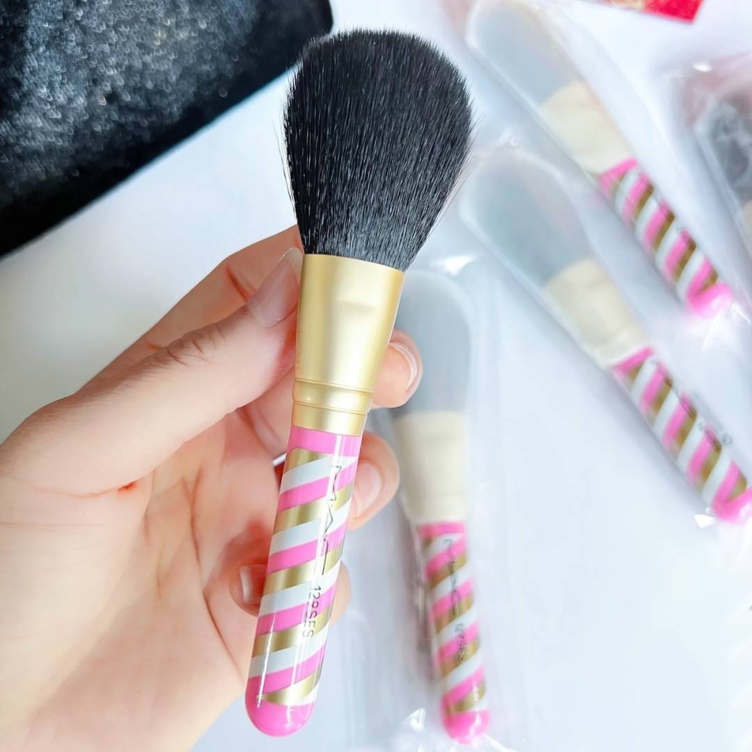 แปรงแต่งหน้า Mac Powder Brush 129SES