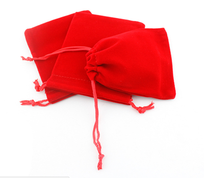 ถุงผ้ากำมะหยี่มีเชือกรูดสีแดง ขนาด10x8cm. แพ็ค50ชิ้น :004603