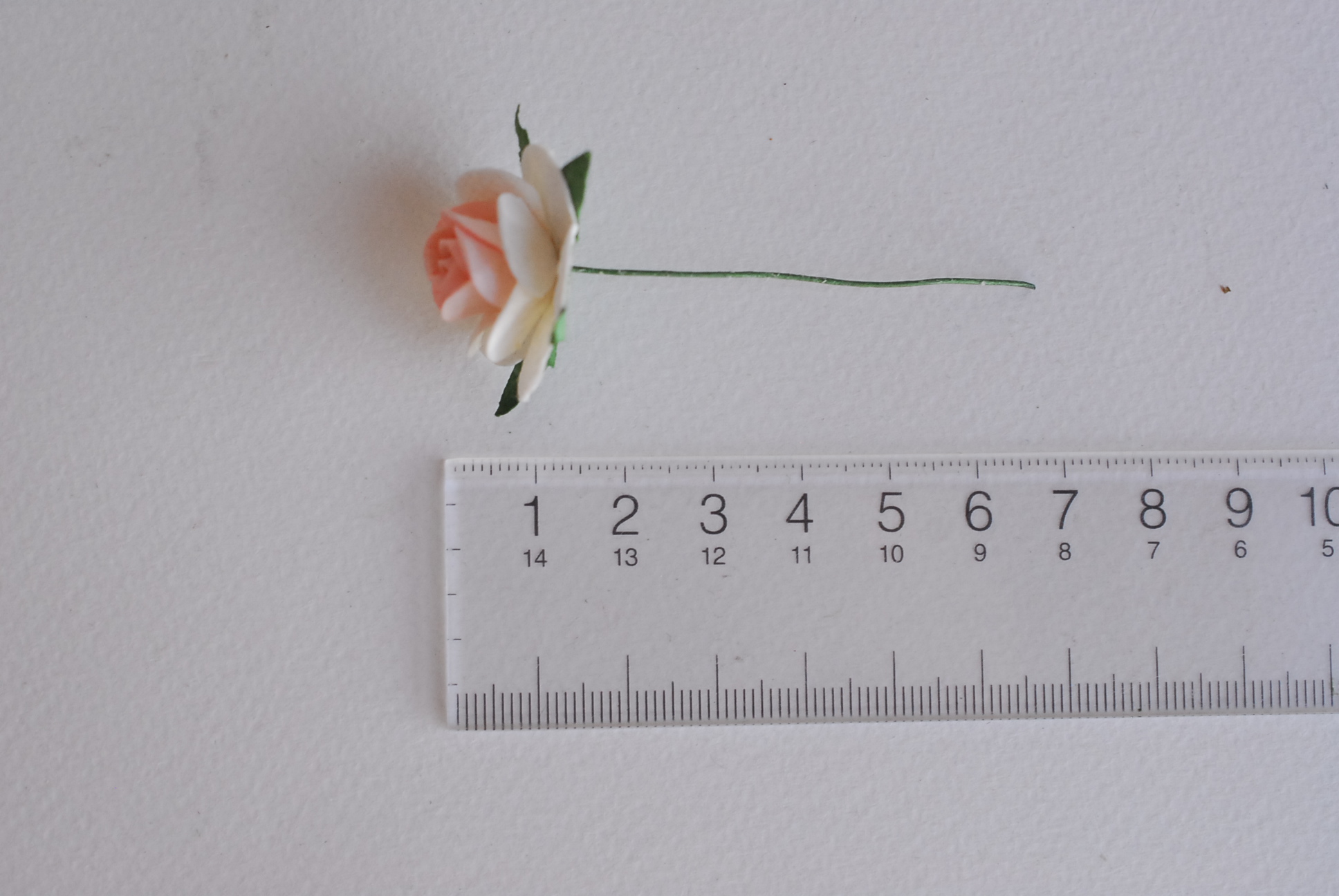 ดอกไม้กระดาษ ดอกไม้กระดาษสา ราคาส่ง,ดอกไม้กุหลาบกระดาษ ดอกกุหลาบกระดาษสา ดอกไม้ประดิษฐ์ สำหรับตกแต่ง หรืองานแต่งงาน สีชมพูขาว 2 tone ขนาด 2.5 cm. จำนวน 50 ดอก