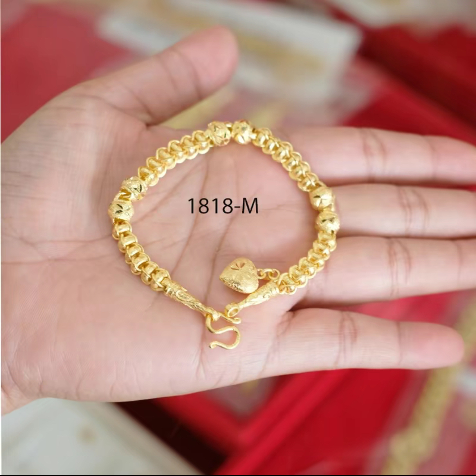 (M) สร้อยข้อมือ เม็ดข้าวโพดคั่นโอ่งห้อยจี้หัวใจ (มีคลิปรีวิว)