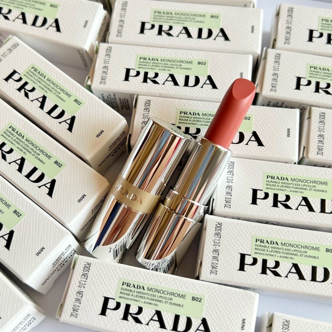 ลิปสติก Prada Monochrome Hyper Matte Lipstick 1.3g Mini # B02 Quartz