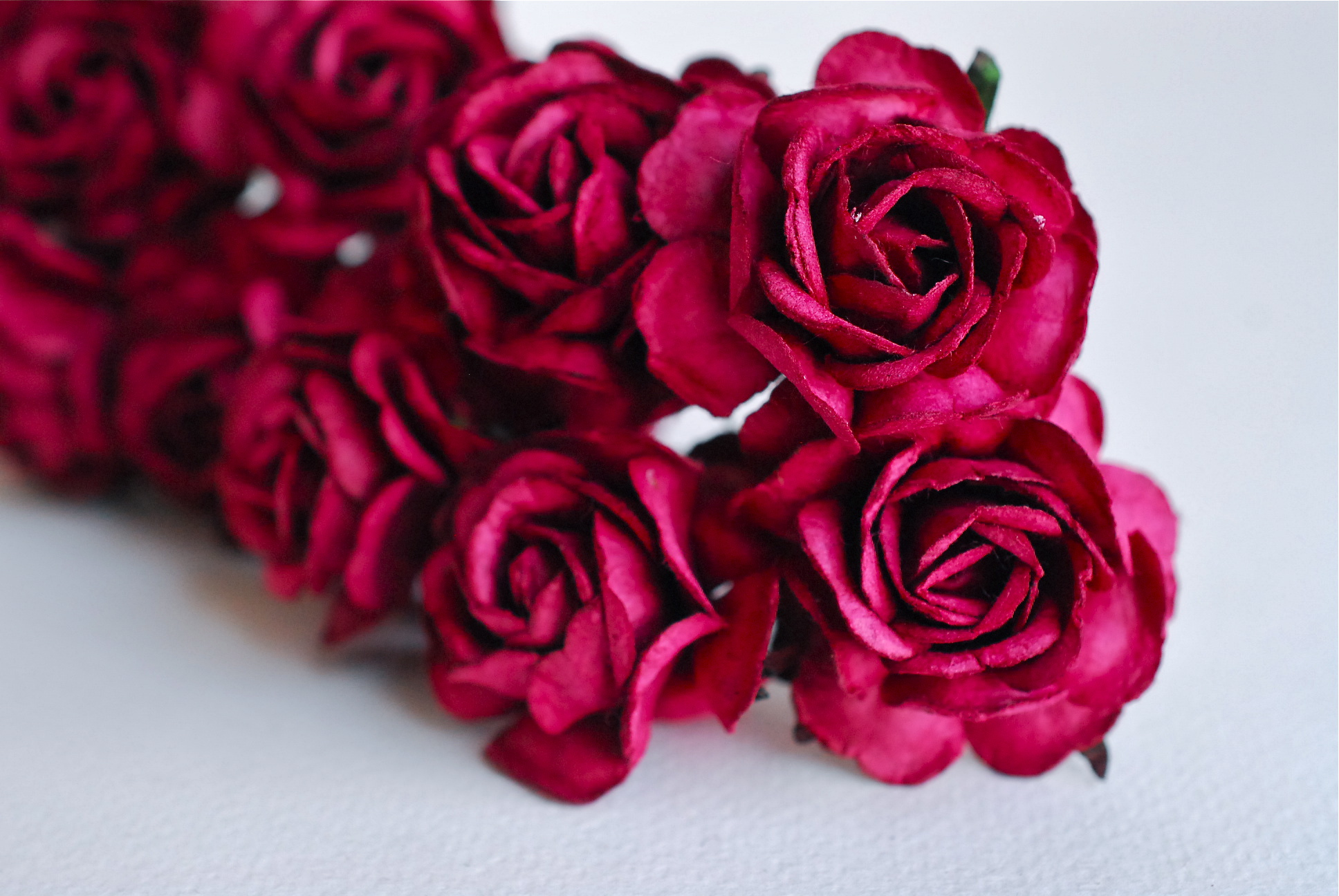 ดอกไม้กุหลาบกระดาษ ดอกไม้กระดาษสา, ของชำร่วย,ดอกกุหลาบ, ดอกไม้ประดิษฐ์สำหรับงานแต่งงาน จำนวน 25 ดอก, สีแดงเข้ม Paper Flower, 25 pieces roses paper size 3.5 cm., dark red color.