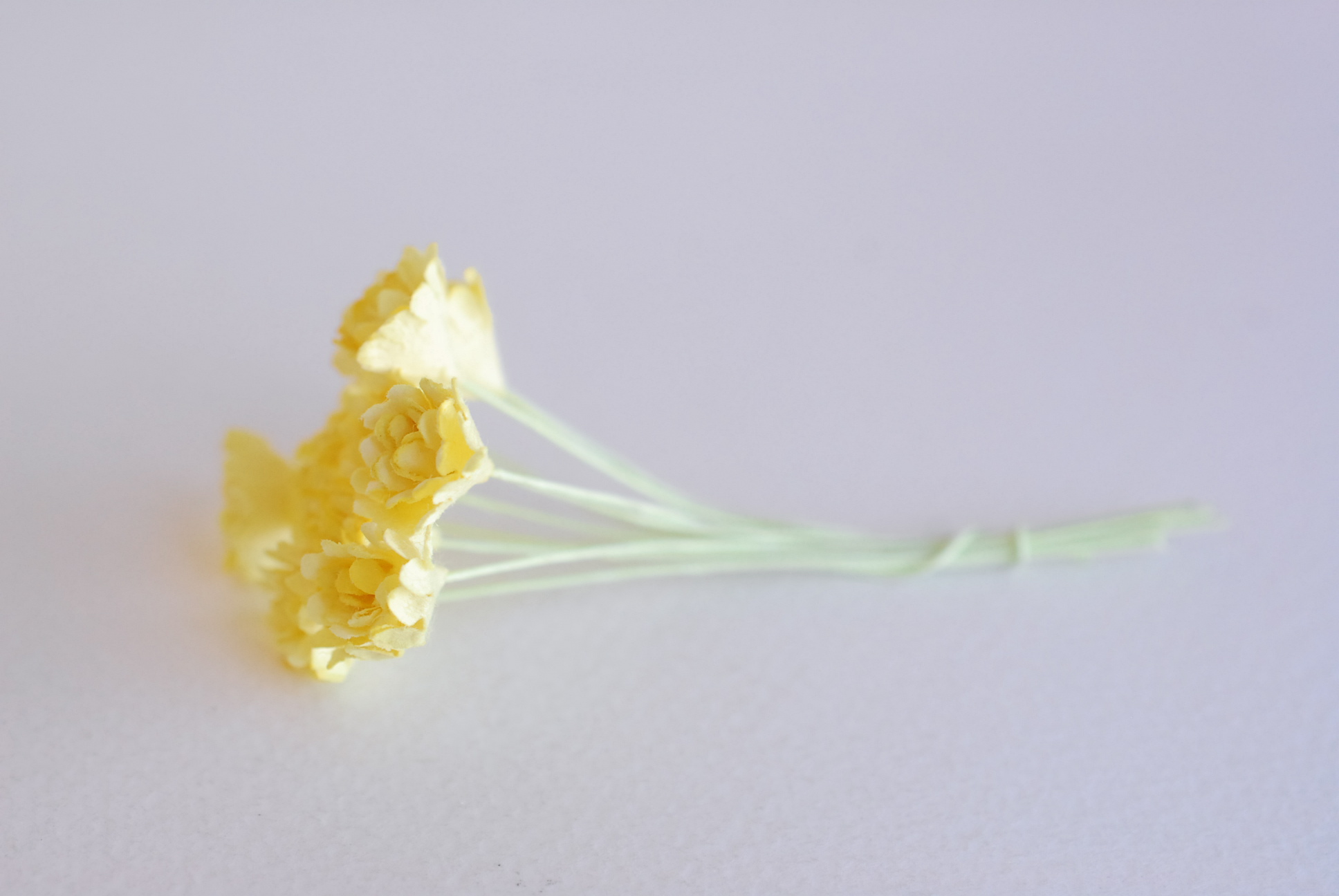ดอกไม้ประดิษฐ์, ดอกไม้กระดาษสา, ดอก gypsophila, ดอกยิปโซ งานประดิษฐ์ตกแต่งของชำร่วย, ดอกไม้ทำพานพุ่ม, พานรับไหว้, ขนาด 1 cm. สีเหลือง