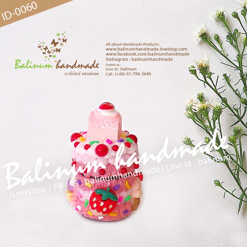 เคสยาดมพิมเสนน้ำสำลี ตราโป๊ยเซียน (กระปุก 8 CC.) งานเคส DIY โดย บาลีนัมป์แฮนด์เมด โมเดลเค้กโรล ประดับเรซิ่นขนมหวาน มุก ดูเก๋และสวยงามมากค่ะ มีสายคล้องสามารถถือพกพาสะดวก สามารถนำไปใช้งานเอง/ตั้งโชว์ตกแต่งบ้าน/เป็นของสะสม/เป็นของขวัญ ของฝาก ของชำร่วย ชมพู,แดง (Pink,Red)
