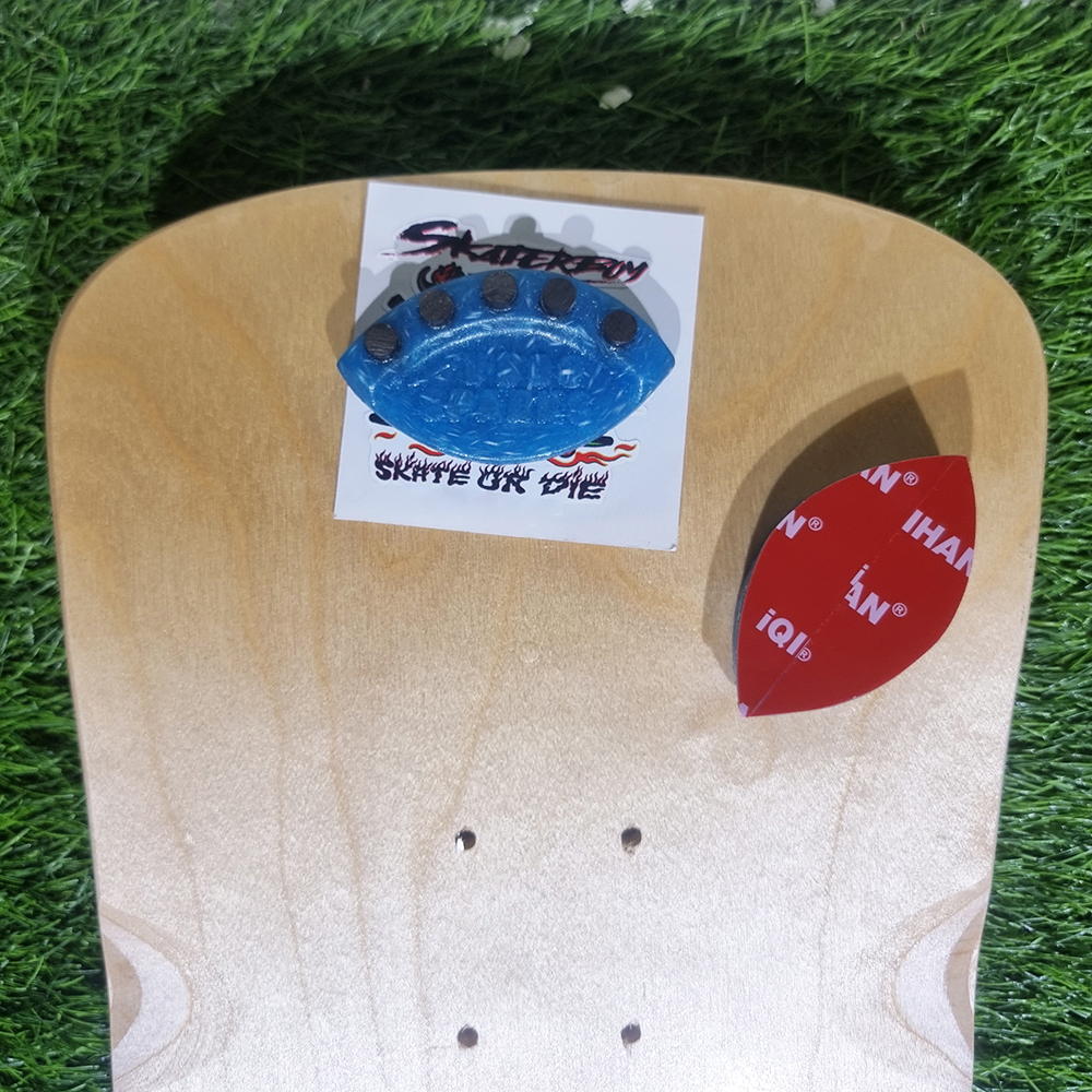 [0302] หินเบรกไฟลุก ติดแผ่นไม้สเก็ตบอร์ด ยกหน้าไม่มีหงาย ป้องกันบอร์ดเป็นรอย brake Tail guard