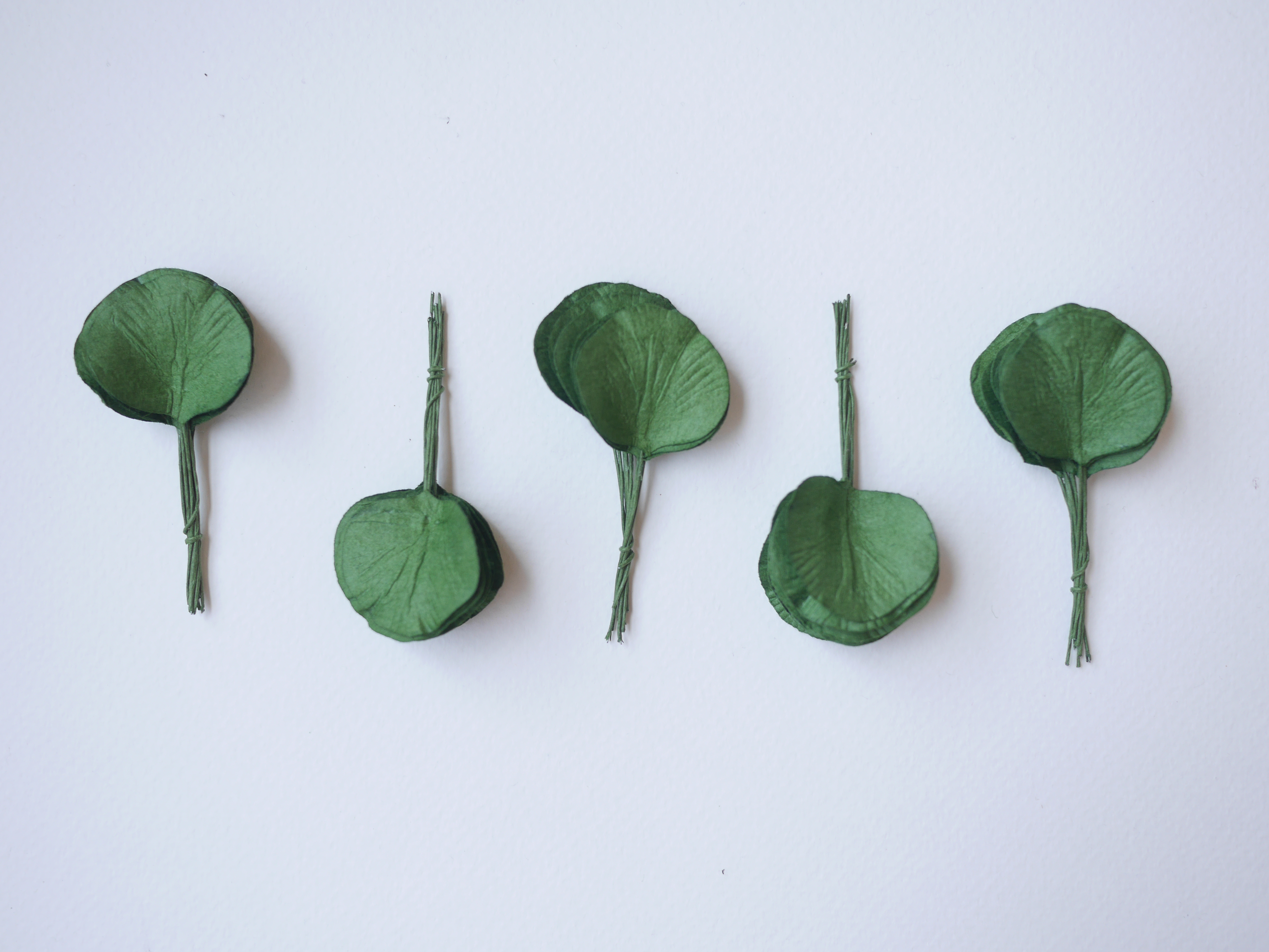 ใบไม้กระดาษ orbicular leaves ใบไม้กระดาษสา ราคาส่ง,ใบไม้กลม กระดาษ สำหรับงานประดิษฐ์ ใบไม้ประดิษฐ์ สำหรับตกแต่ง หรืองานแต่งงาน สีเขียว ขนาด 3x3 cm. จำนวน 50 ใบ