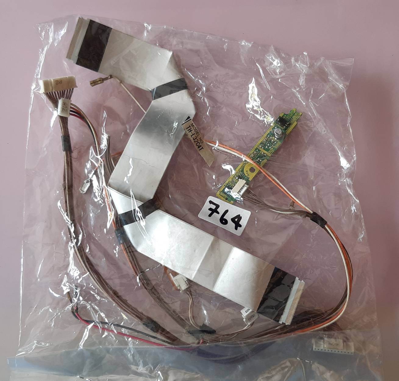 ชุดสายแพร 764 Panasonic TH-L32C4T