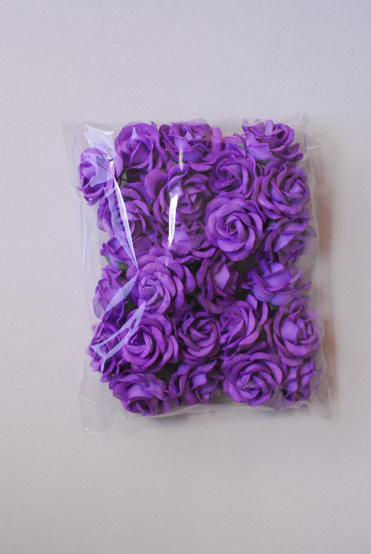 ดอกไม้กระดาษสา ดอกกุหลาบกระดาษสา ดอกไม้กุหลาบ กลีบโค้ง ดอกไม้ประดิษฐ์ สำหรับตกแต่ง หรืองานแต่งงาน สีม่วงขนาด 3.5 cm. จำนวน 25 ดอก Paper flowers, handmade flowers, small roses paper size 3.5 cm. 25 pieces, purple color.