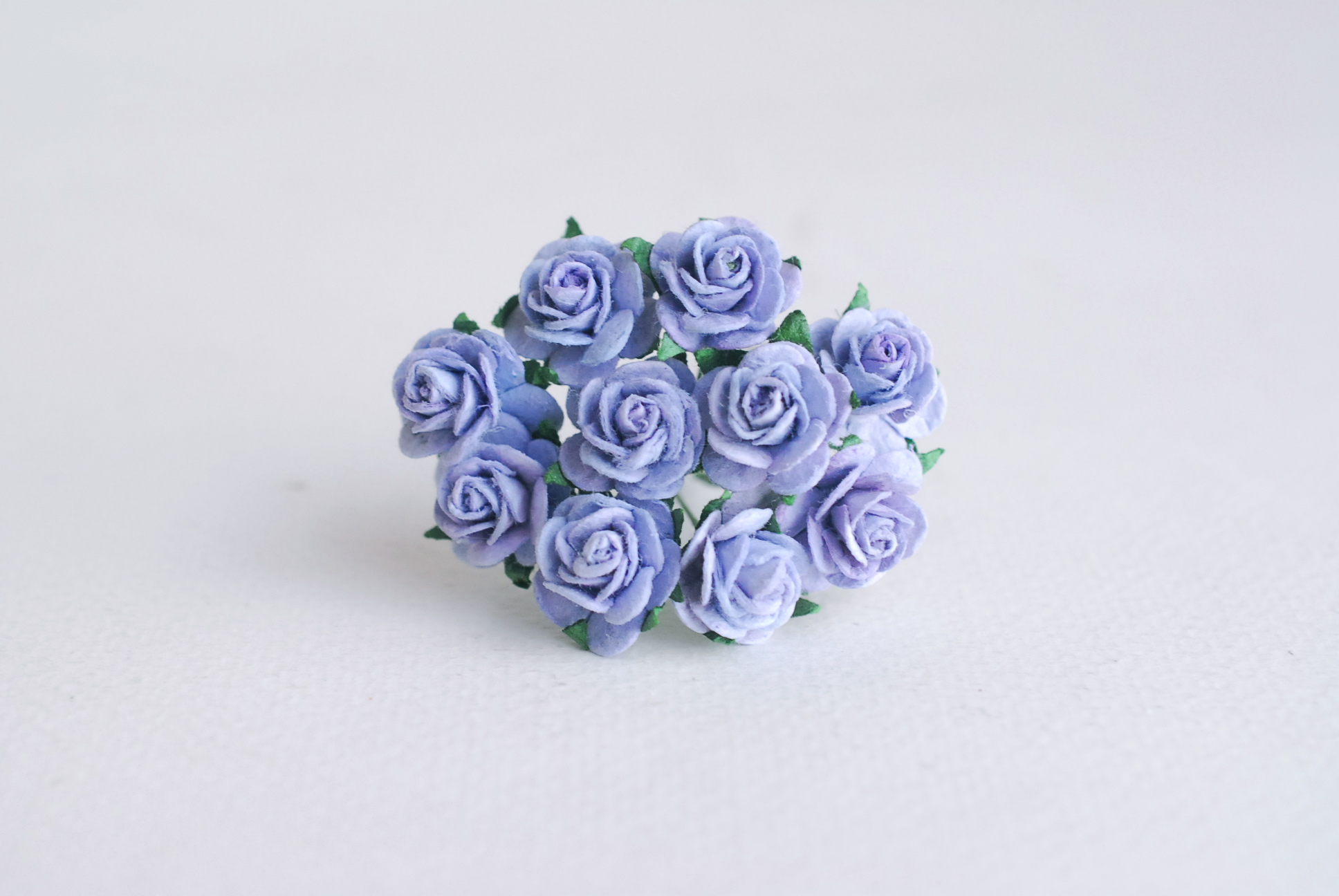 ดอกไม้กุหลาบกระดาษ, ดอกกุหลาบกระดาษสา ดอกกุหลาบจิ๋ว ดอกกุหลาบกระดาษสา สำหรับประดับ ตกแต่งของชำร่วย, งานแต่งงาน สีMIXED ชมพู ม่วง ม่วงเข้ม ฟ้าตุ่น ขนาด 1.5 cm. จำนวน 50 ดอก