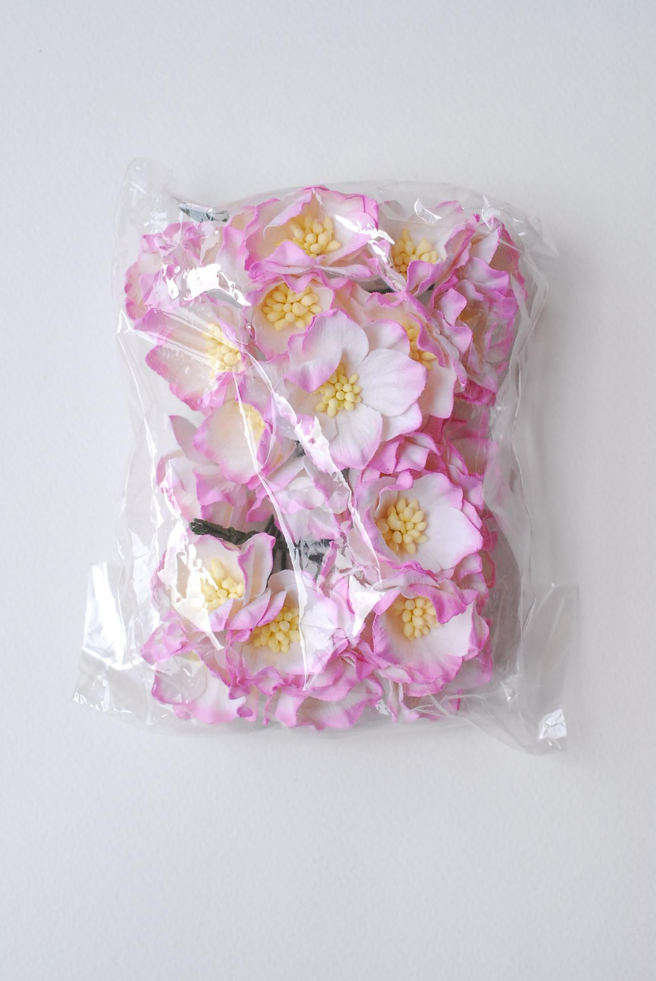 ดอกไม้กระดาษสา ดอกโลตัสอินโดนิเซียกระดาษ ดอกไม้กระดาษสาราคาส่ง ดอกไม้กระดาษสำหรับตกแต่งของชำร่วย งานแต่งงาน ทำช่อดอกไม้ติดอกเจ้าบ่าว ข้อมือดอกไม้เจ้าสาว ขนาด3.5 cm. 25 ดอก สีชมพปัด Paper flowers supplies: DIY wedding tools Big Cherry blossom (Lotus Indoni