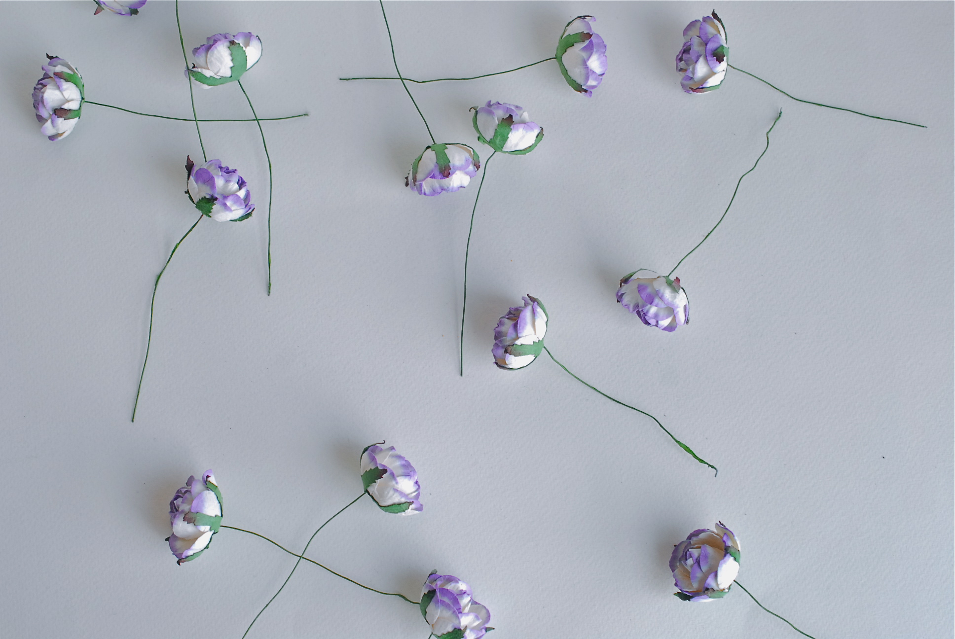 Paper flower, English peony Ranunculus roses 25 pcs., size 3.5 cm., soft purple color. ดอกไม้กระดาษสา ดอกกุหลาบขนาด 3.5 cm. จำนวน 25 ดอก, สี