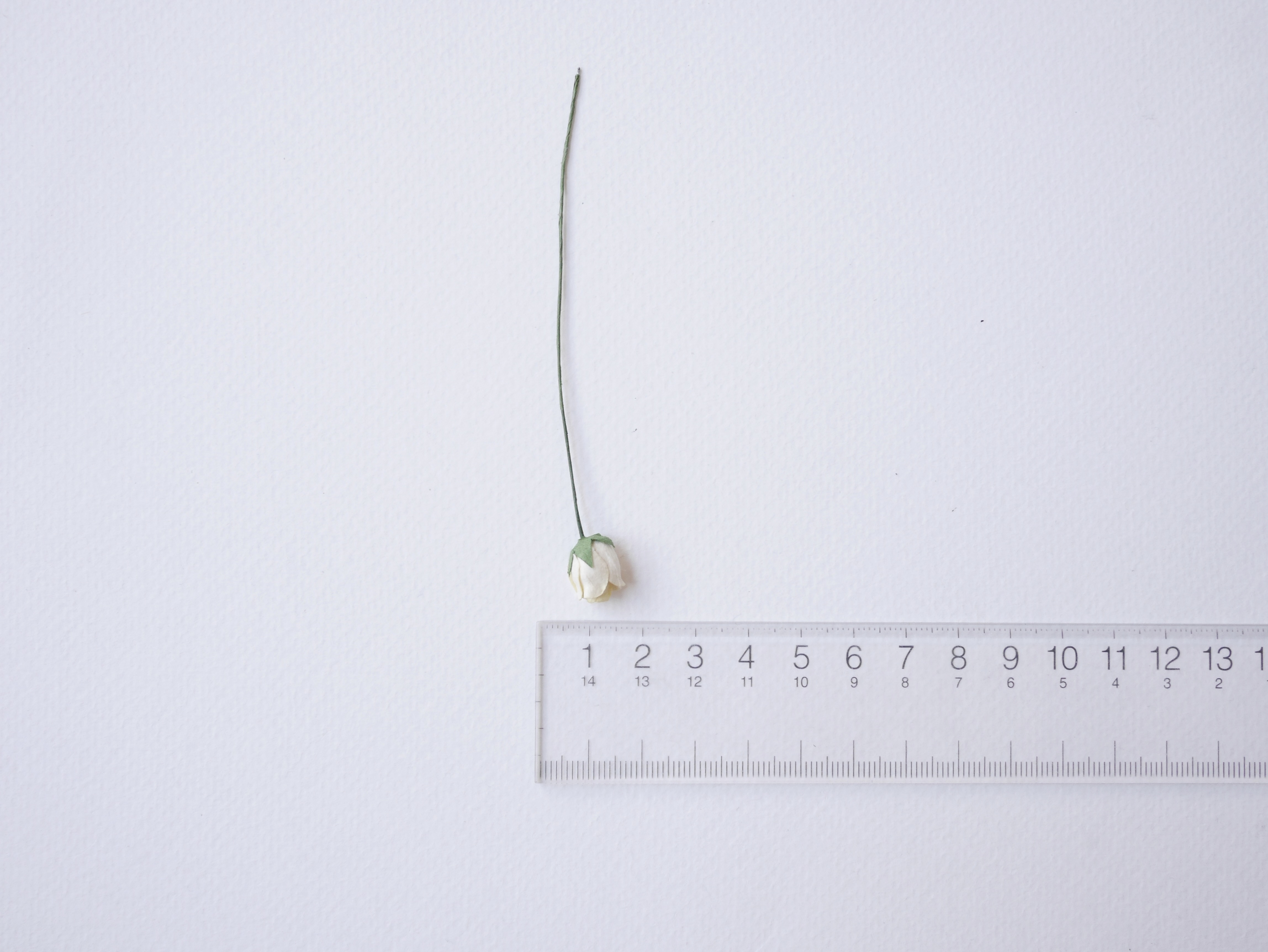 ดอกไม้กระดาษสา ดอกไม้กระดาษสา จตุจักร งานประดิษฐ์ ดอกไม้ทำข้อมือเพื่อนเจ้าสาว แต่งงาน, ดอกกุหลาบตูม 0.8x1 cm. 25 ดอก สีเหลืองอ่อน paper flowers, budding roses flower 0.8x1 cm. 25 pieces pale yellow color.