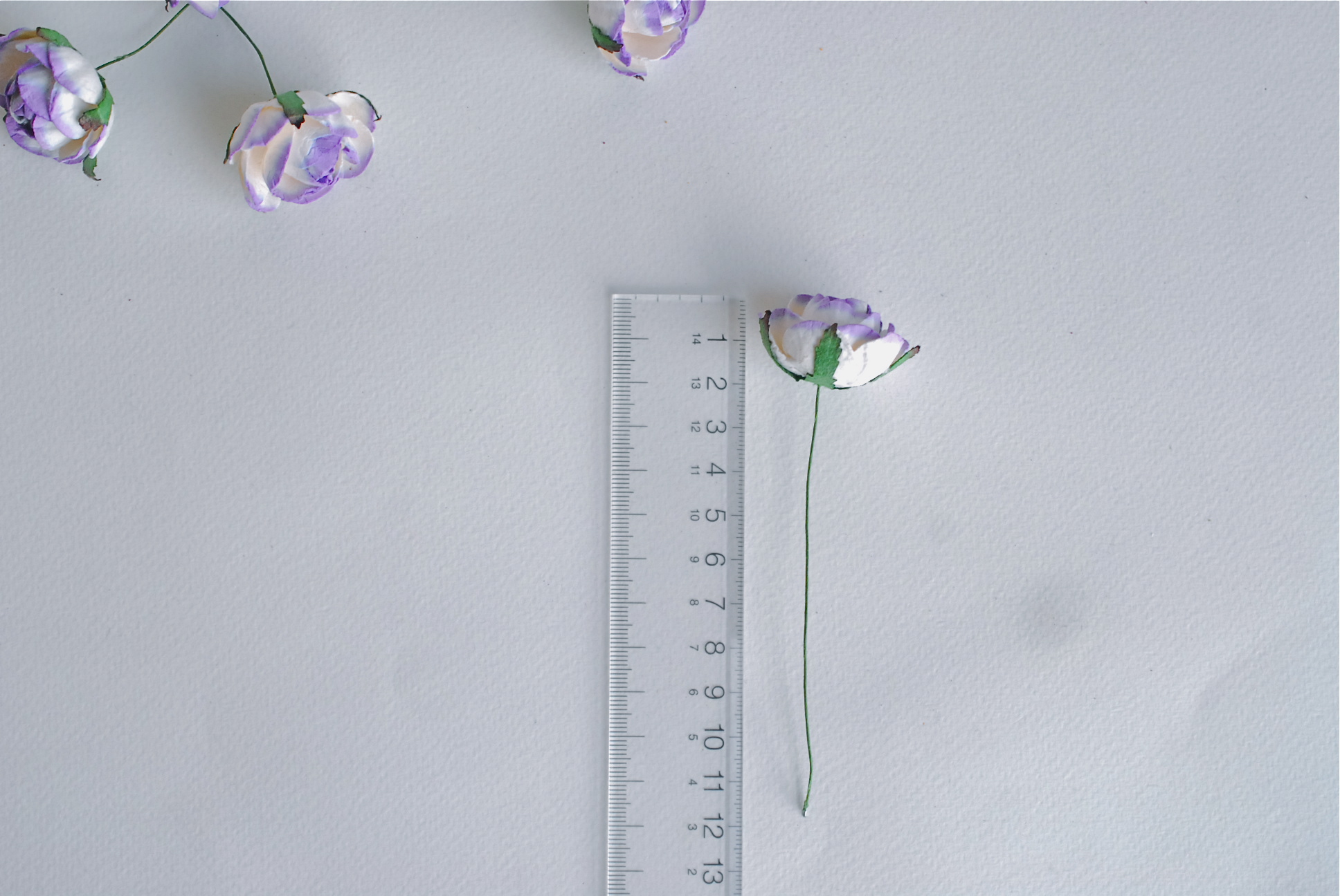 Paper flower, English peony Ranunculus roses 25 pcs., size 3.5 cm., soft purple color. ดอกไม้กระดาษสา ดอกกุหลาบขนาด 3.5 cm. จำนวน 25 ดอก, สี