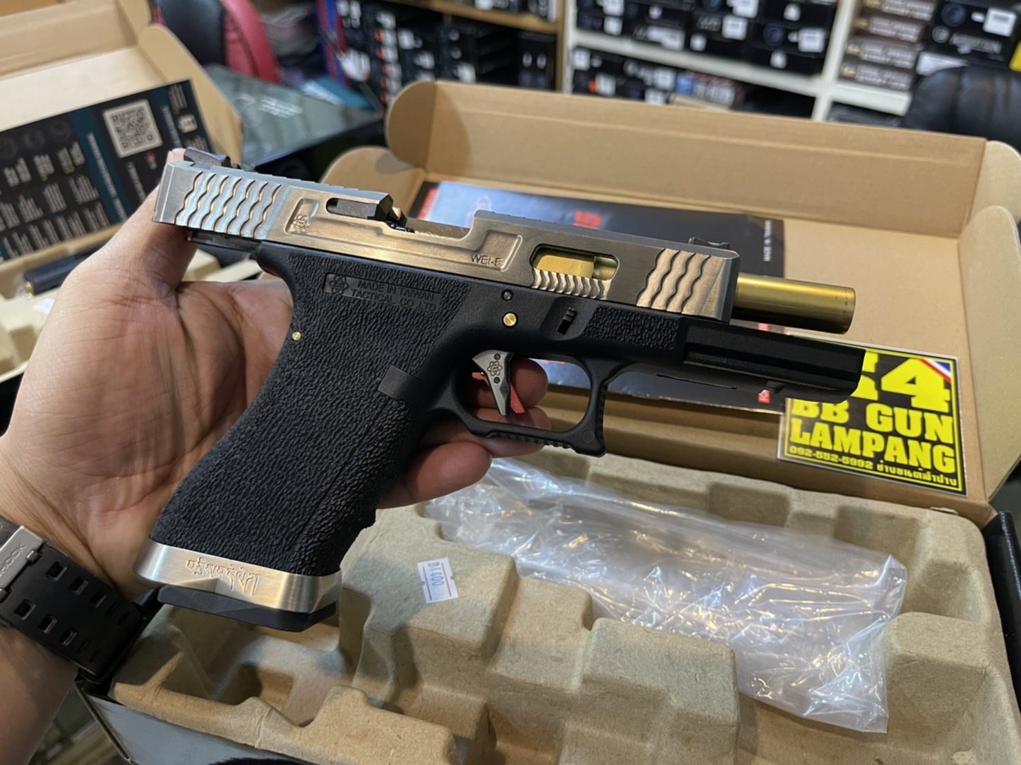 WE Glock18 G-Force Custom – เฟรมดำ สไลด์เงิน ลำกล้องทอง T5