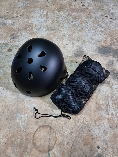 [0101] ชุดสนับ และ หมวกกันน็อค สำหรับเด็ก 15-40kg skateboard surfskate rollerskate สนับเด็ก ชุดป้องกันเด็ก