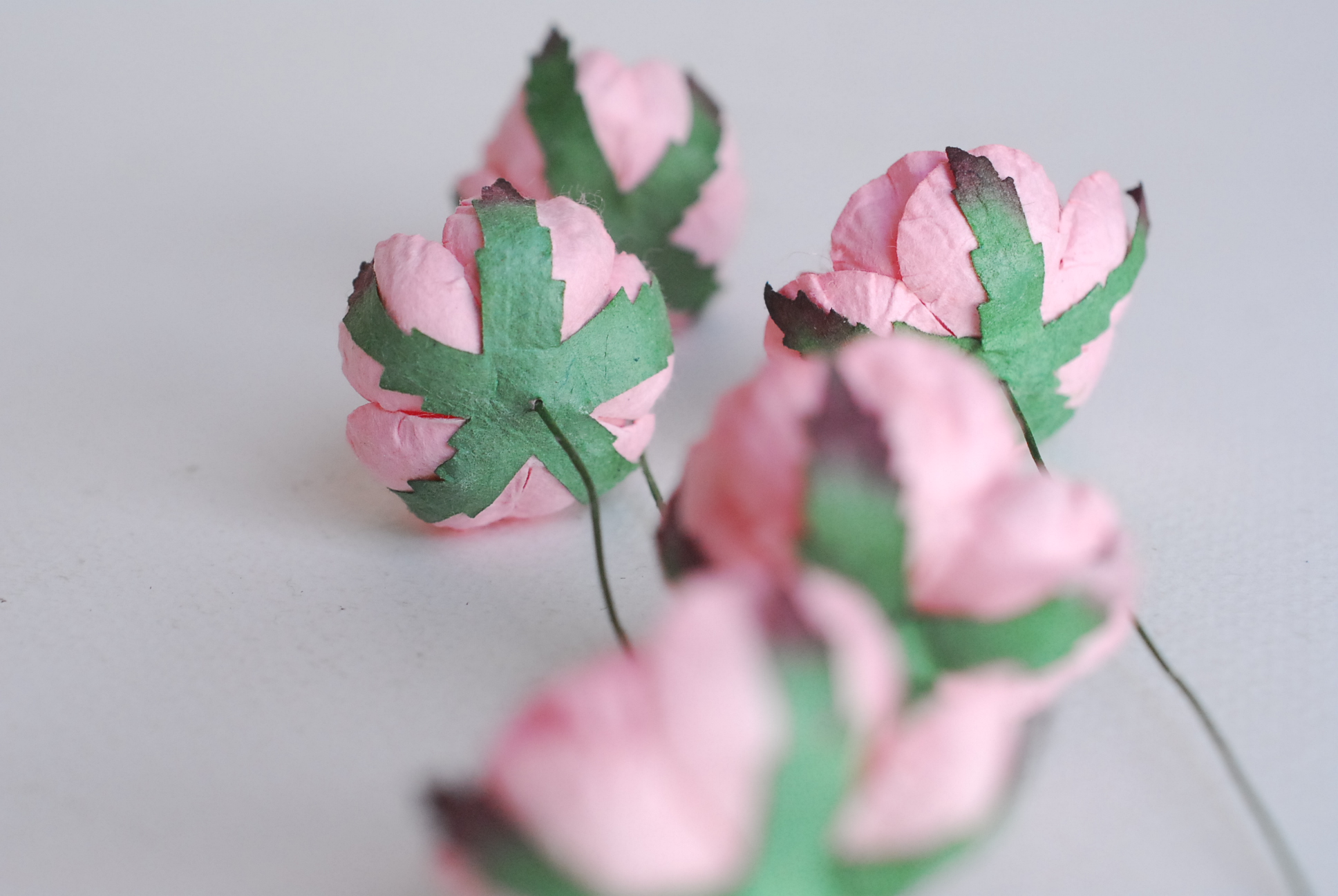 ดอกกุหลาบกระดาษสา peony ดอกไม้กระดาษสาราคาส่ง, ดอกไม้กระดาษ,ดอกไม้ประดิษฐ์ สำหรับตกแต่งของชำร่วย งานแต่งงาน ดอกกุหลาบกลม peony ขนาด 3.5 cm. จำนวน 25 ดอก, สีชมพูหวาน Paper Flowers, Peony flowers supplies size 3.5cm./ 25 pieces, handmade flowers. pink color