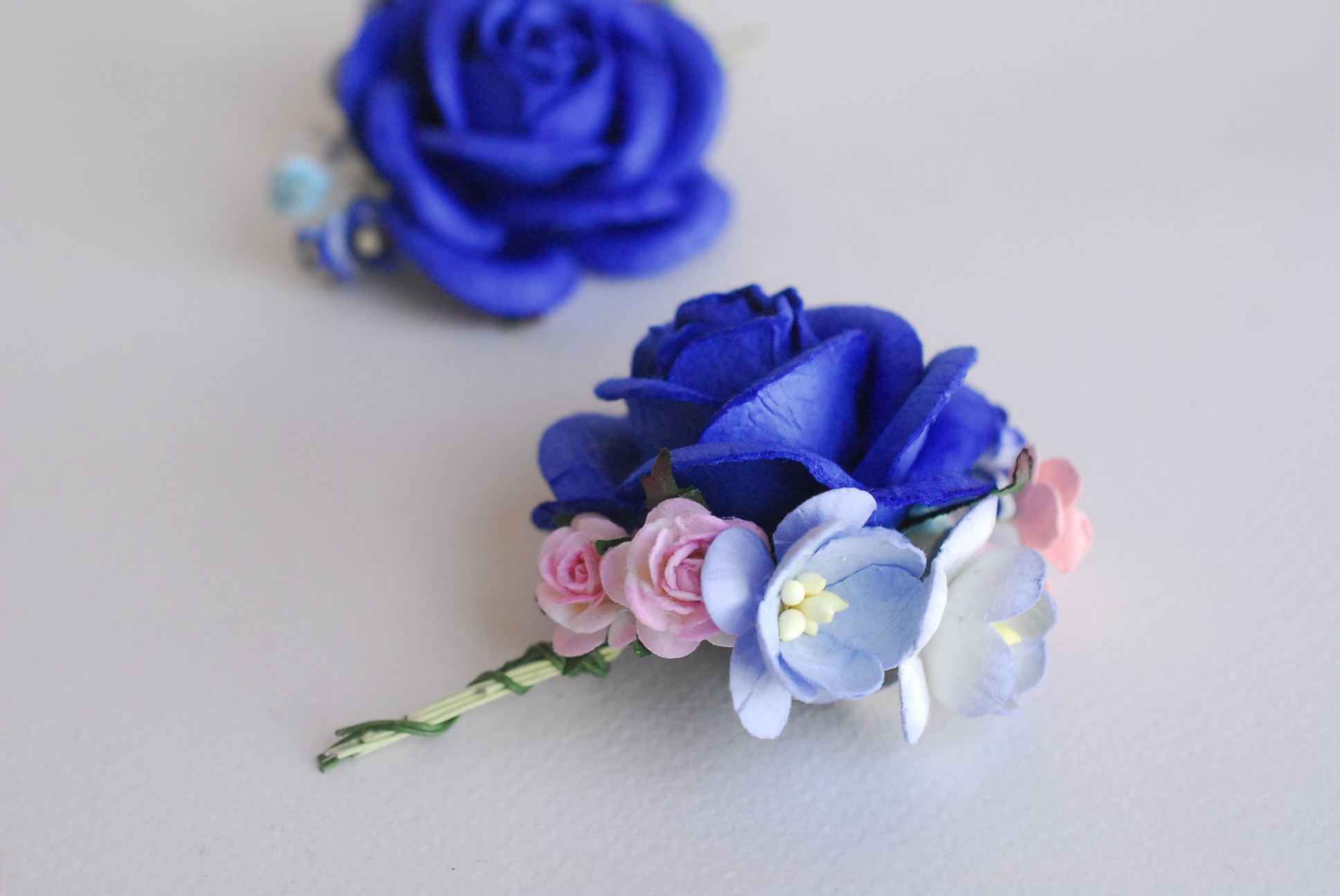 ช่อดอกไม้กุหลาบกระดาษสาสีน้ำเงิน อดอกไม้ประดับ งานแต่งงาน งานประดิษฐ์ ของชำร่วย ดอกไม้กระดาษสา งานแต่งงาน DIY wedding boutonniere or making centerpieces gift decoration