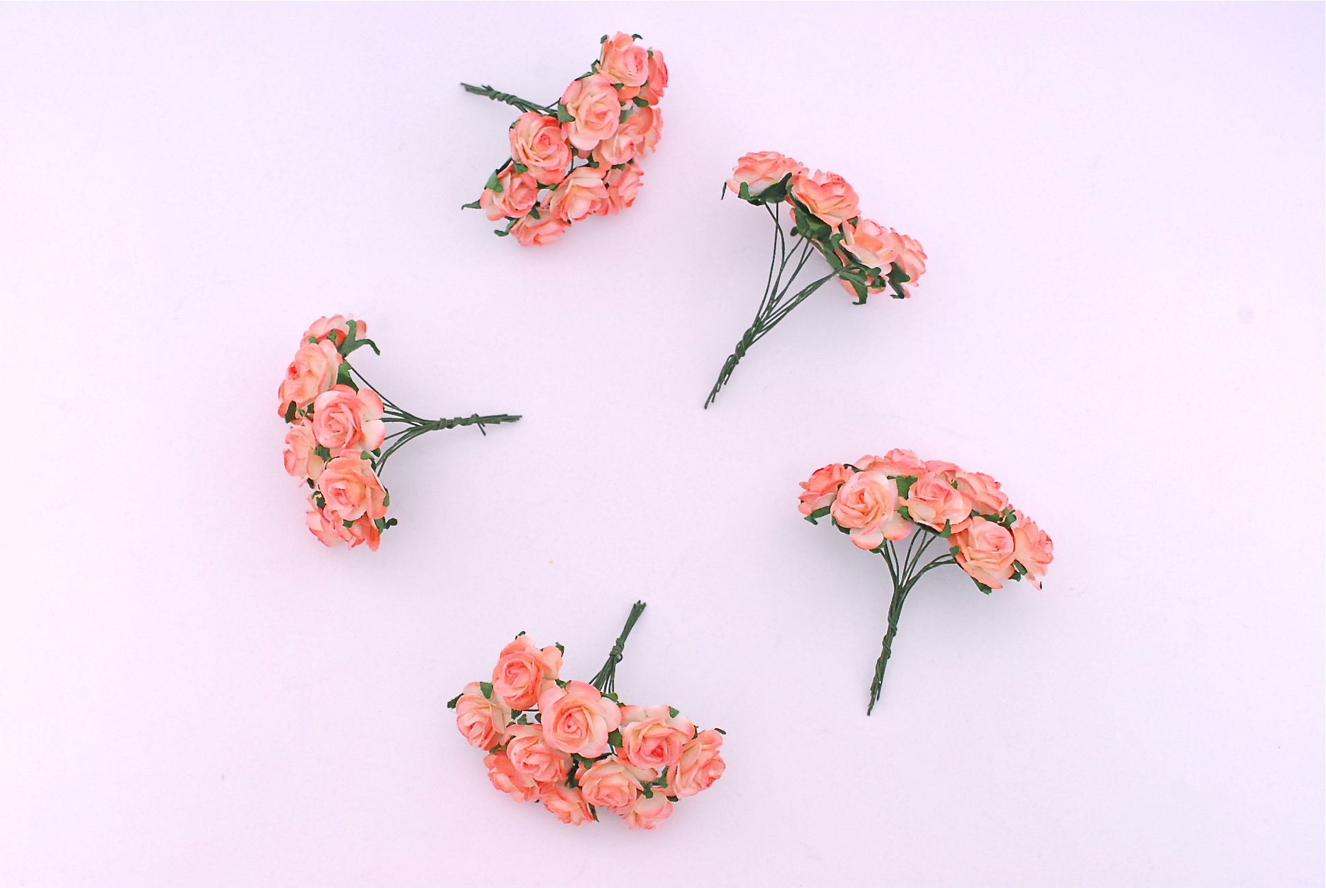 Paper Flowers size 2 cm., mini roses magenta brush color, 50 pcs. ดอกไม้กระดาษสาสีส้มพีชปัดครีมขนาด 2 cm. จำนวน 50 ดอก สำเนา