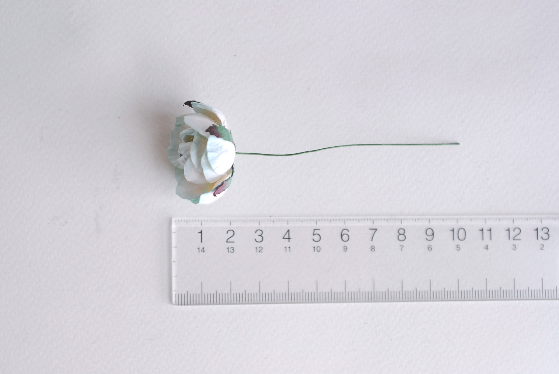 ดอกไม้กระดาษสา ดอกไม้กระดาษราคาส่ง ดอกกุหลาบจิ๋ว ดอกุหลาบทำข้อมือเพื่อนเจ้าสาว สำหรับตกแต่งของชำร่วย งานแต่งงาน ดอกกุหลาบกลม peony ขนาด 3.5 cm. จำนวน 25 ดอก, สีฟ้าอ่อนปัดสีขาว