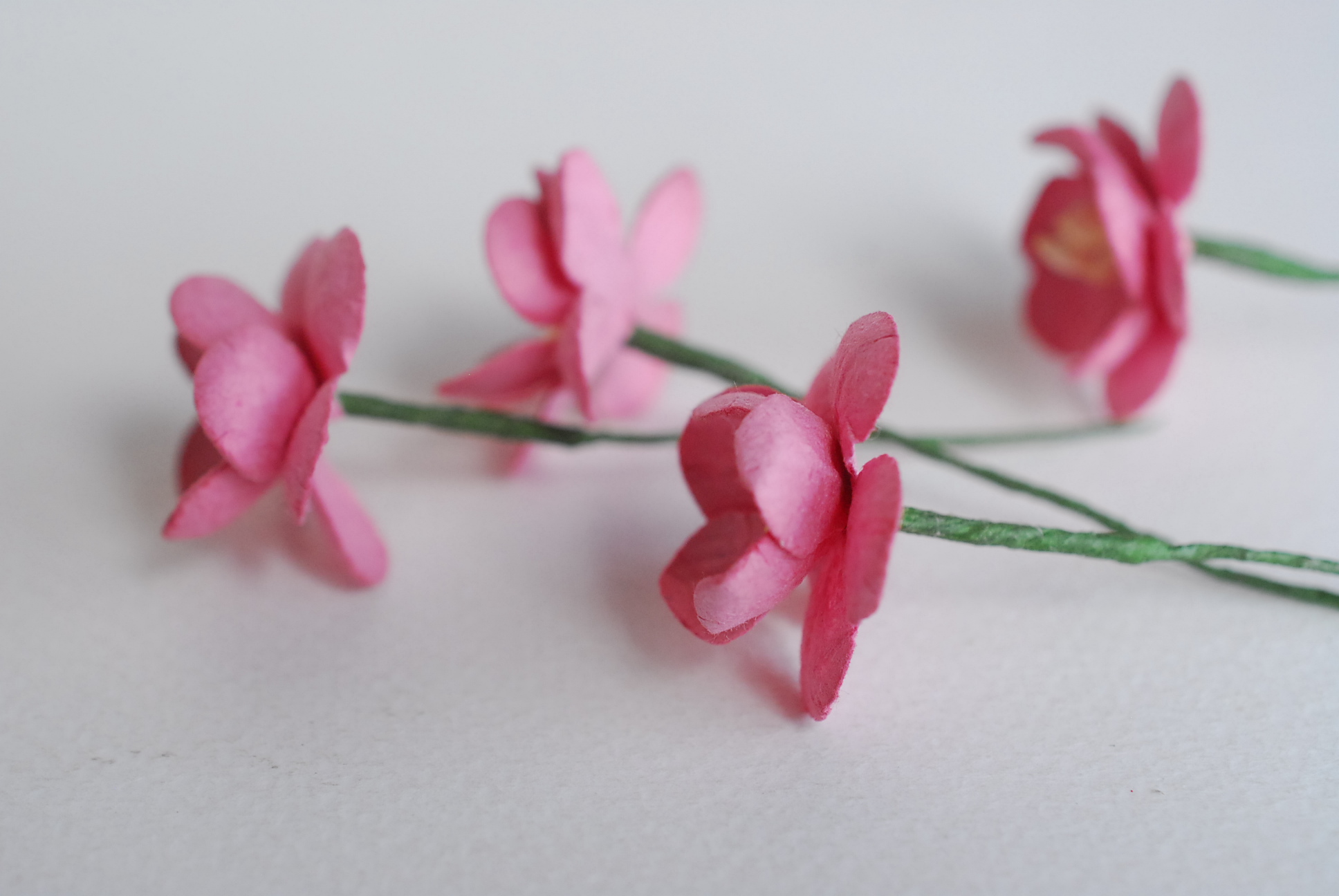 ดอกไม้กระดาษสา ดอกซากุระกระดาษ ดอกโบตั๋น ดอกไม้กระดาษสาราคาส่ง ดอกไม้กระดาษสำหรับตกแต่งของชำร่วย งานแต่งงาน ทำช่อดอกไม้ติดอกเจ้าบ่าว ข้อมือดอกไม้เจ้าสาว ขนาด2.5 cm. 50 ดอก Paper flowers supplies: DIY wedding tools Cherry blossom (Sakura) 50 pcs. size 2.5