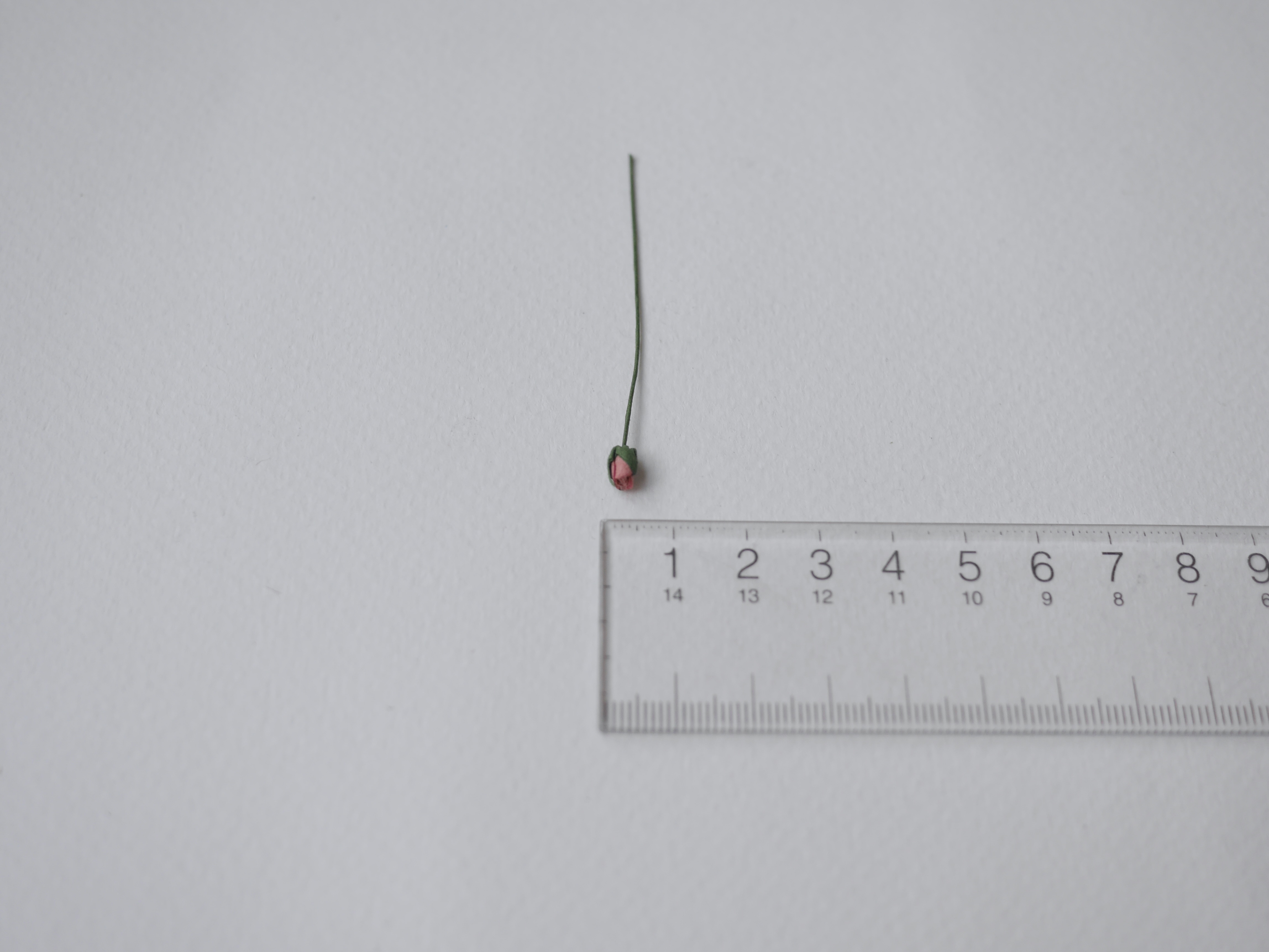 ดอกไม้กระดาษสา ดอกไม้กระดาษสา จตุจักร งานประดิษฐ์ ดอกไม้ทำข้อมือเพื่อนเจ้าสาว แต่งงาน, ดอกกุหลาบตูม 100 ดอก สีแดงตุ่น paper flowers, budding roses flower 0.5x0.8 cm. 100 pieces. coral red color.