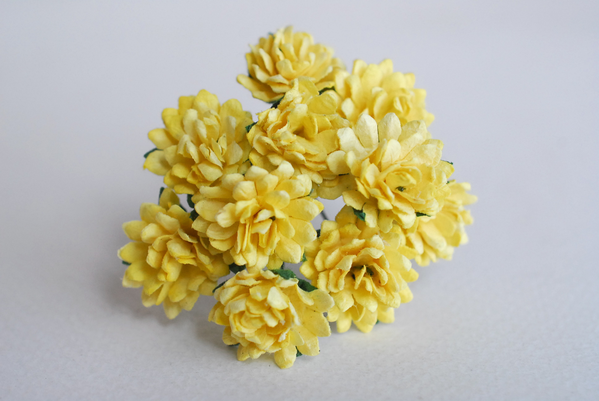 ดอกไม้ประดิษฐ์, ดอกไม้กระดาษสา, ดอก gypsophila, ดอกยิปโซ งานประดิษฐ์ตกแต่งของชำร่วย, ดอกไาด 1.5 cmม้ทำพานพุ่ม,พานพวงมาลัย, พานรับไหว้, ขันหมาก. สีเหลือง