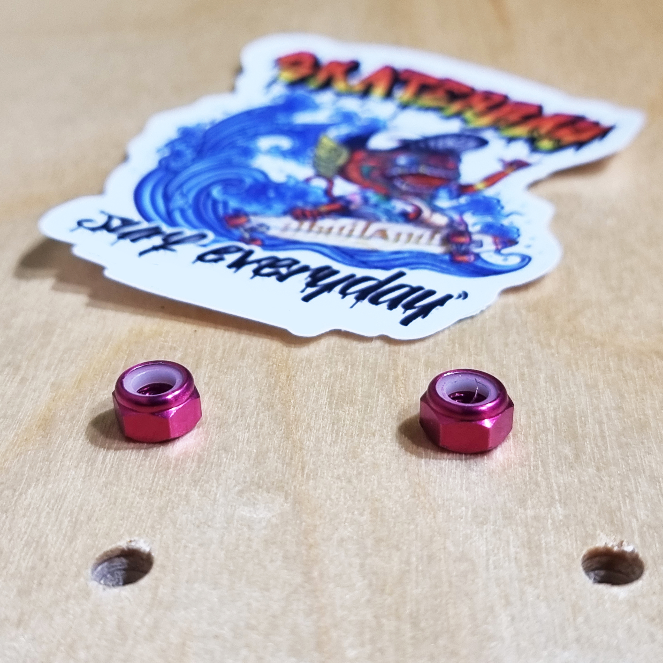 [0309] น็อต Aluminum alloy ตัวเมียยึด ทรัคสเก็ตบอร์ด ชุบสี ยางไนลอนกันคลาย ตัวเล็ก