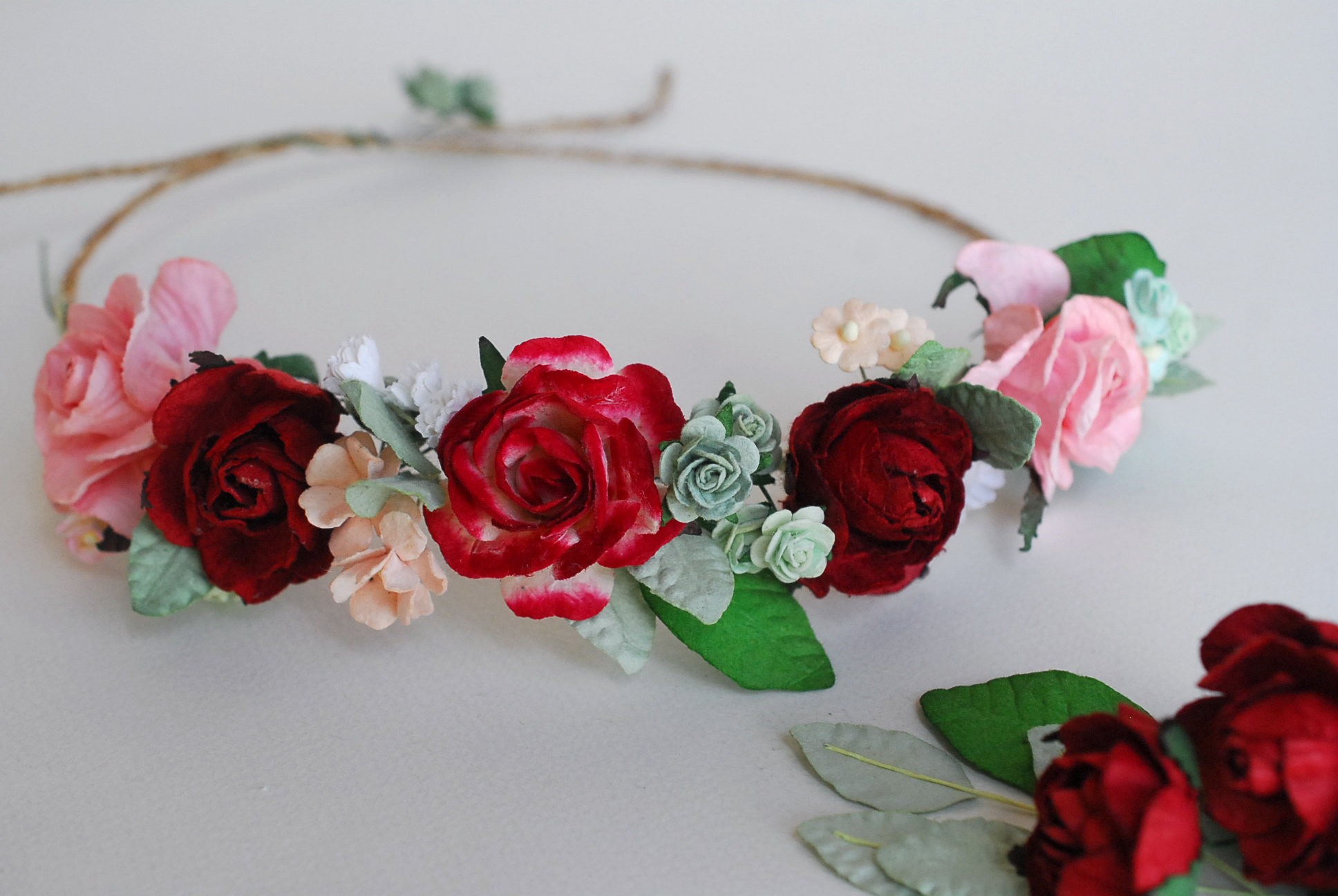 ใบไม้กระดาษ ใบไม้กระดาษสา ราคาส่ง,ใบไม่้กุหลาบกระดาษ สำหรับดอกมะลิกระดาษสา ใบไม้ประดิษฐ์ สำหรับตกแต่ง หรืองานแต่งงาน สีเขียวกลาง ขนาด 3.5x2.5 cm. จำนวน 50 ใบ