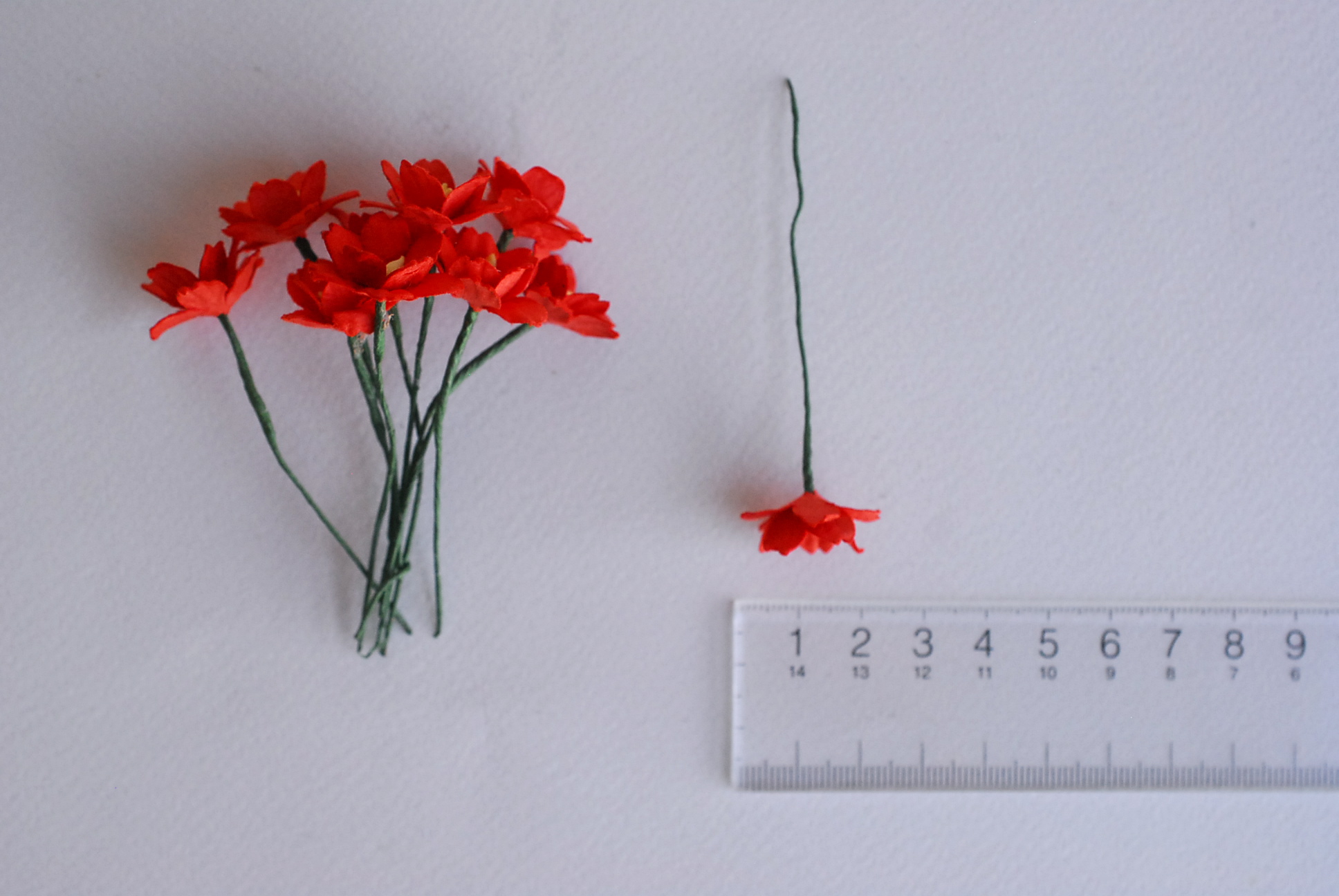 ดอกไม้กระดาษสา ดอกซากุระกระดาษ ขนาดเล็ก ดอกไม้กระดาษสาราคาส่ง ดอกไม้กระดาษสำหรับตกแต่งของชำร่วย งานแต่งงาน ทำช่อดอกไม้ติดอกเจ้าบ่าว ข้อมือดอกไม้เจ้าสาว ขนาด2.0 cm. 50 ดอก สีแดง Paper flowers supplies: DIY wedding tools small Cherry blossom (Sakura) red co