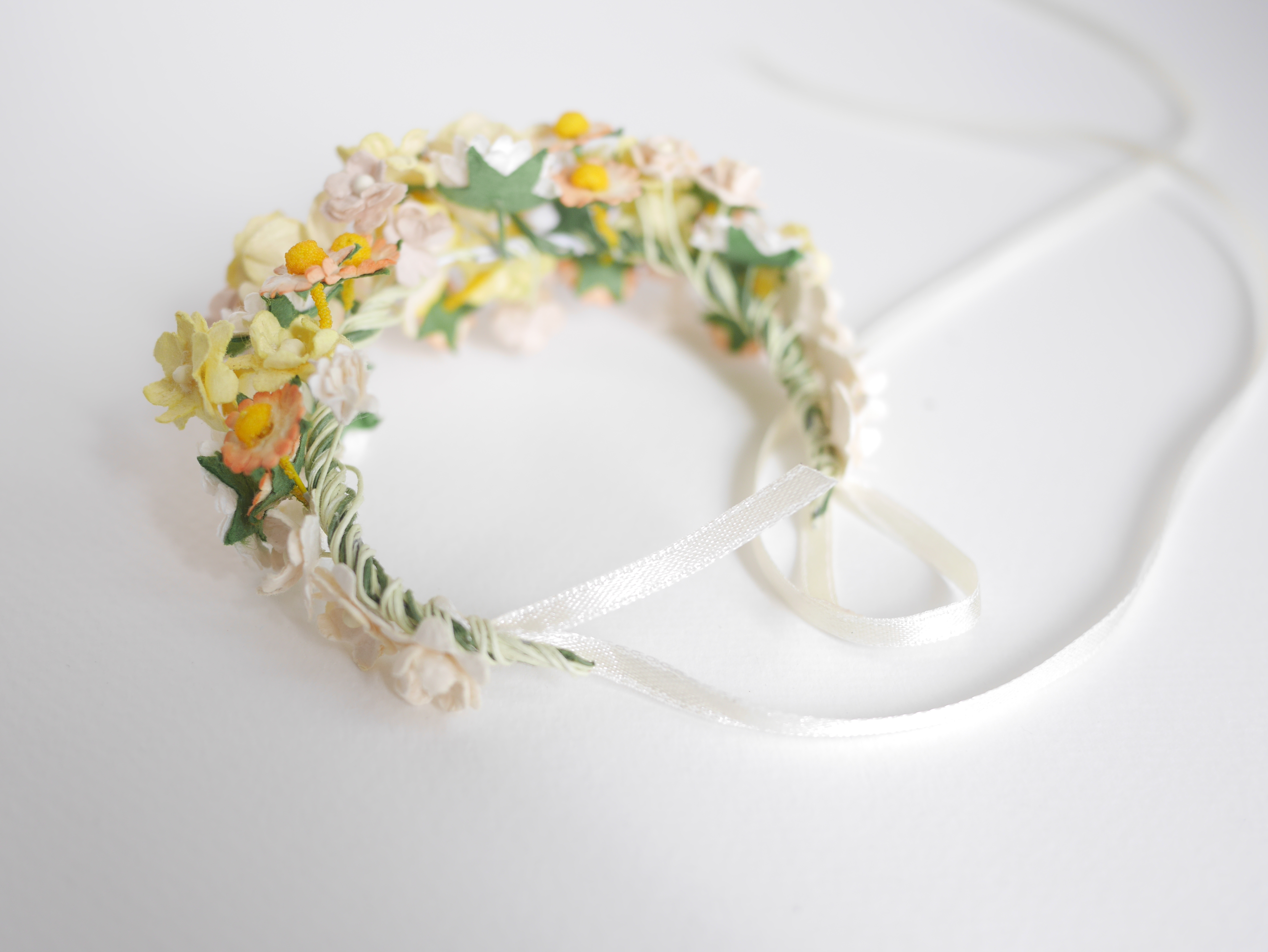 ข้อมือเพื่อนเจ้าสาว งานแต่งงาน ดอกไม้ประดิษฐ์ งานประดิษฐ์ DIY โทนสีน้ำเงิน ดอกไฮเดนเยียกระดาษสา และดอกไม้กระดาษสาขนาดเล็ก Handmade corsages 1 ชิ้น DIY corsage yellow-pastel pink brown tone, hydenyia flowers 1 piece.